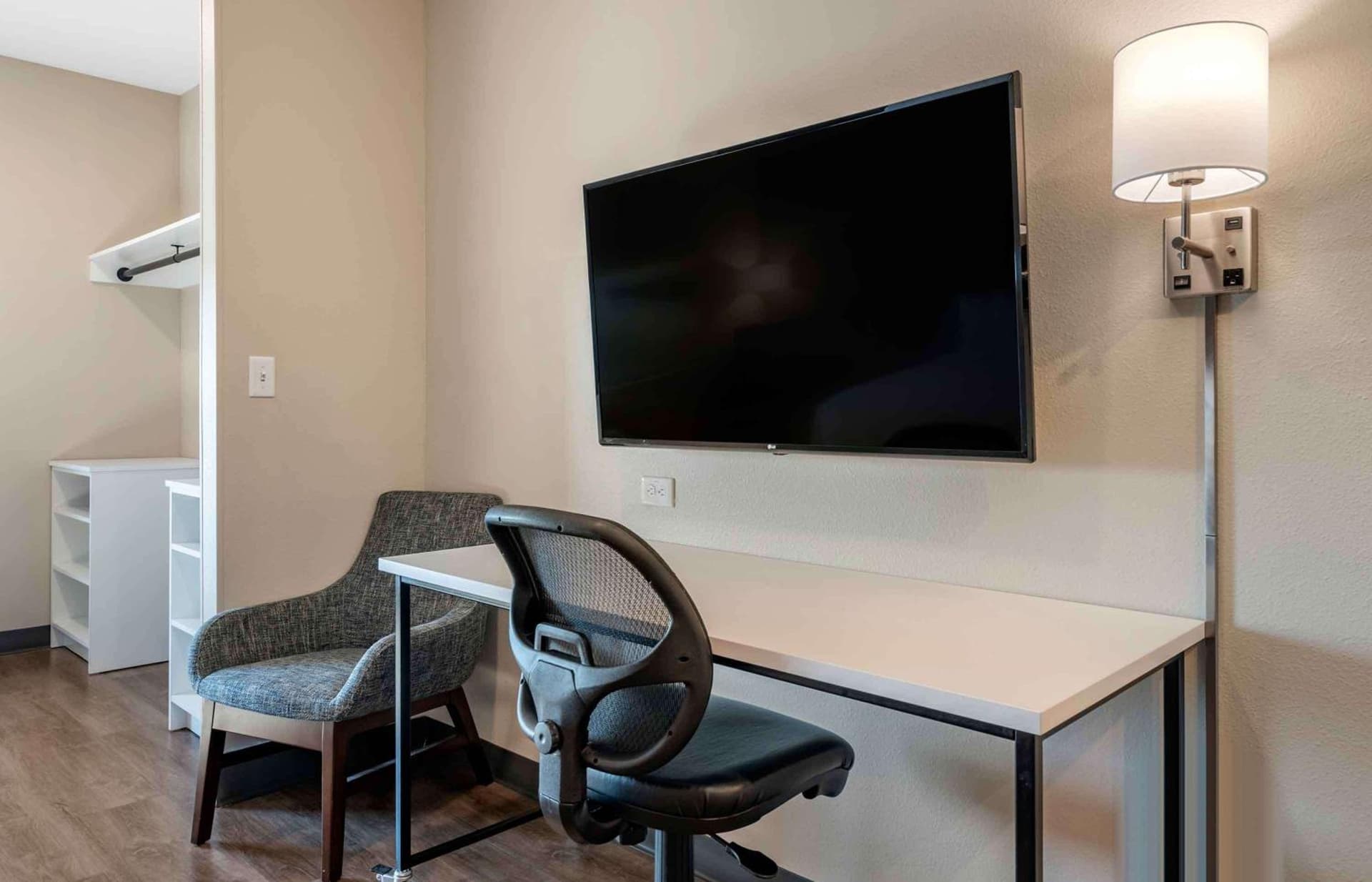 Extended Stay America Premier Suites - Tampa - Gibsonton - Riverview gallery photo in Gibsonton, FL — image 12
