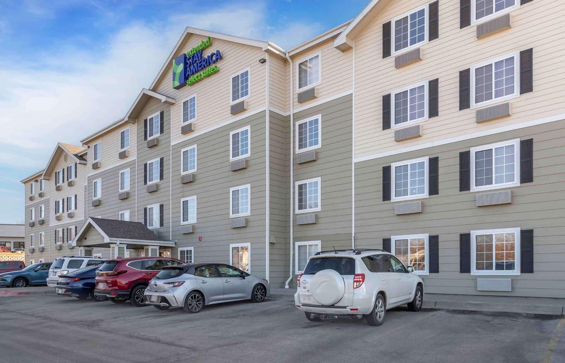 Extended Stay America Select Suites - Omaha - Southwest interior in Omaha, NE — gallery photo 2