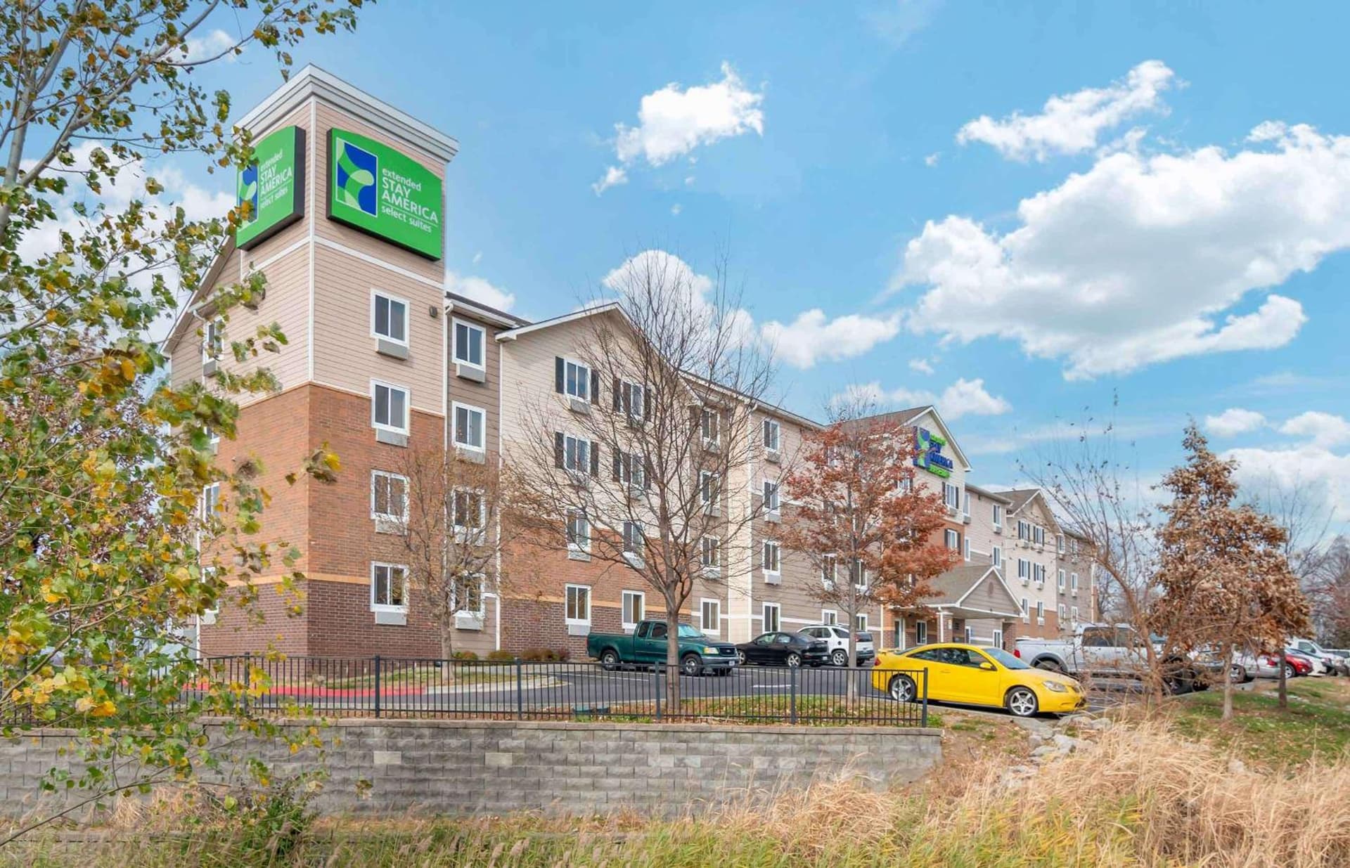 Extended Stay America Select Suites - Kansas City - Stadium interior in Independence, MO — gallery photo 2