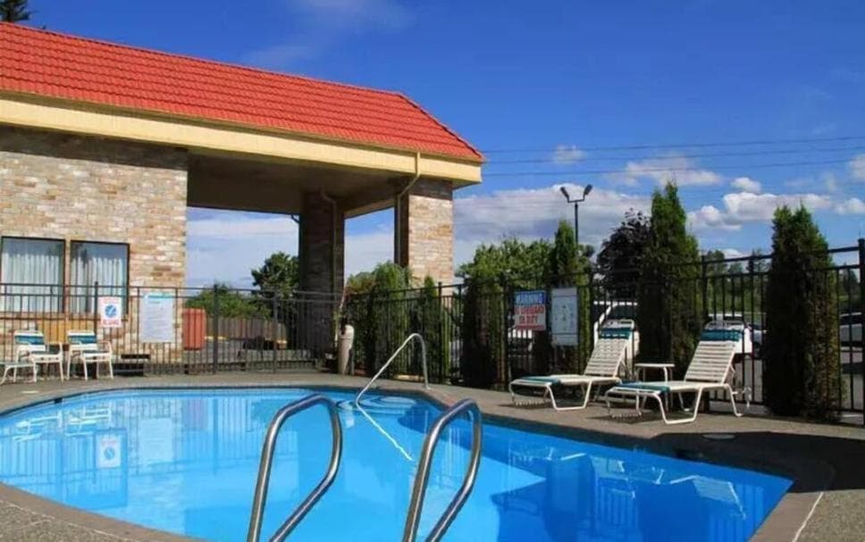 La Quinta Inn by Wyndham Everett interior in Everett, WA — gallery photo 2