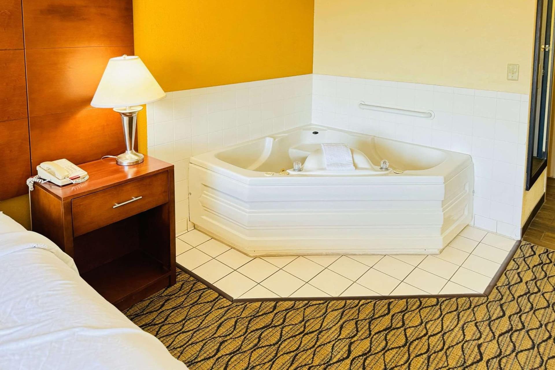 Country Inn & Suites by Radisson, Mishawaka, IN gallery photo in South Bend, IN — image 12