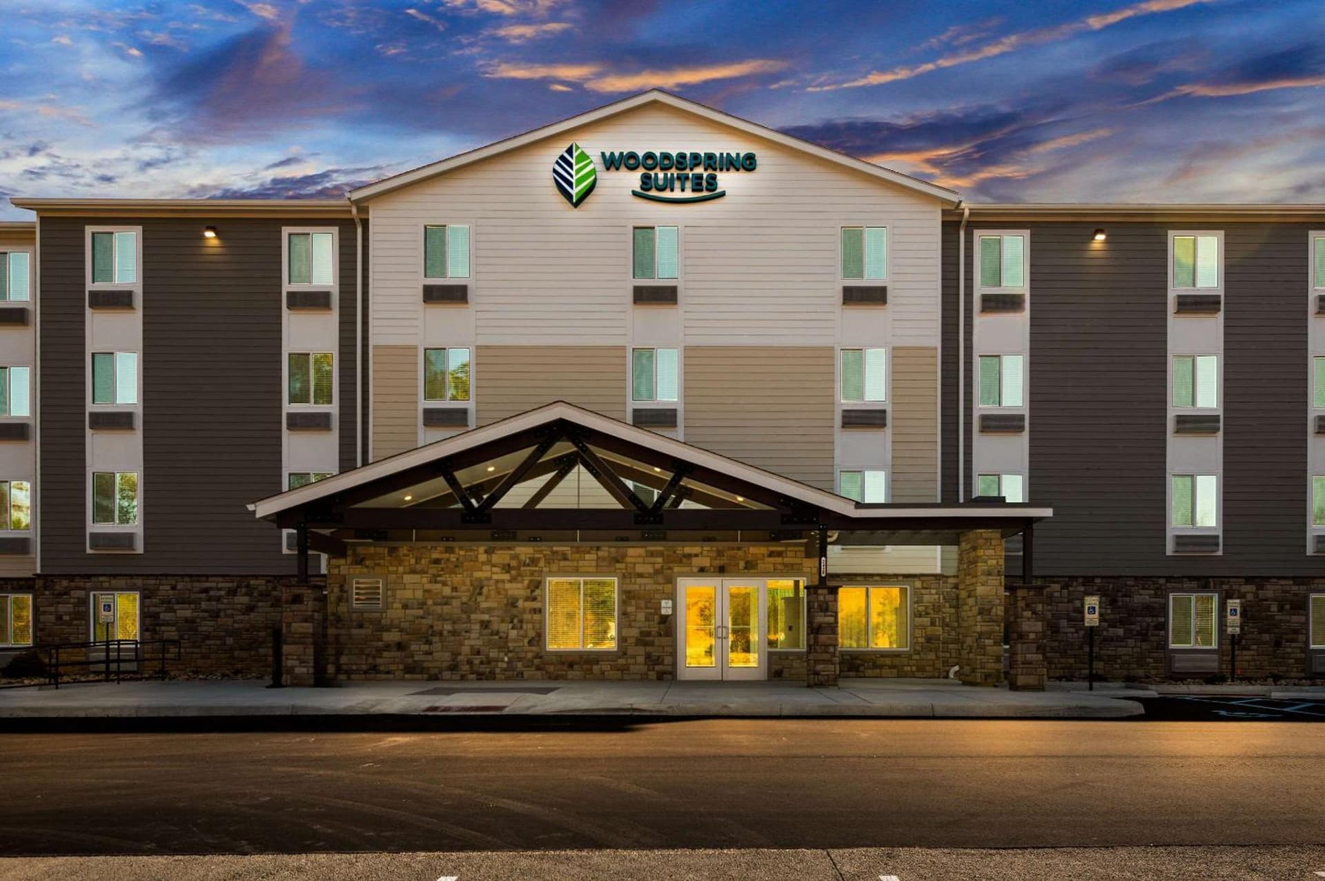 WoodSpring Suites Yorktown Newport News property views in Newport News, VA — gallery photo 3