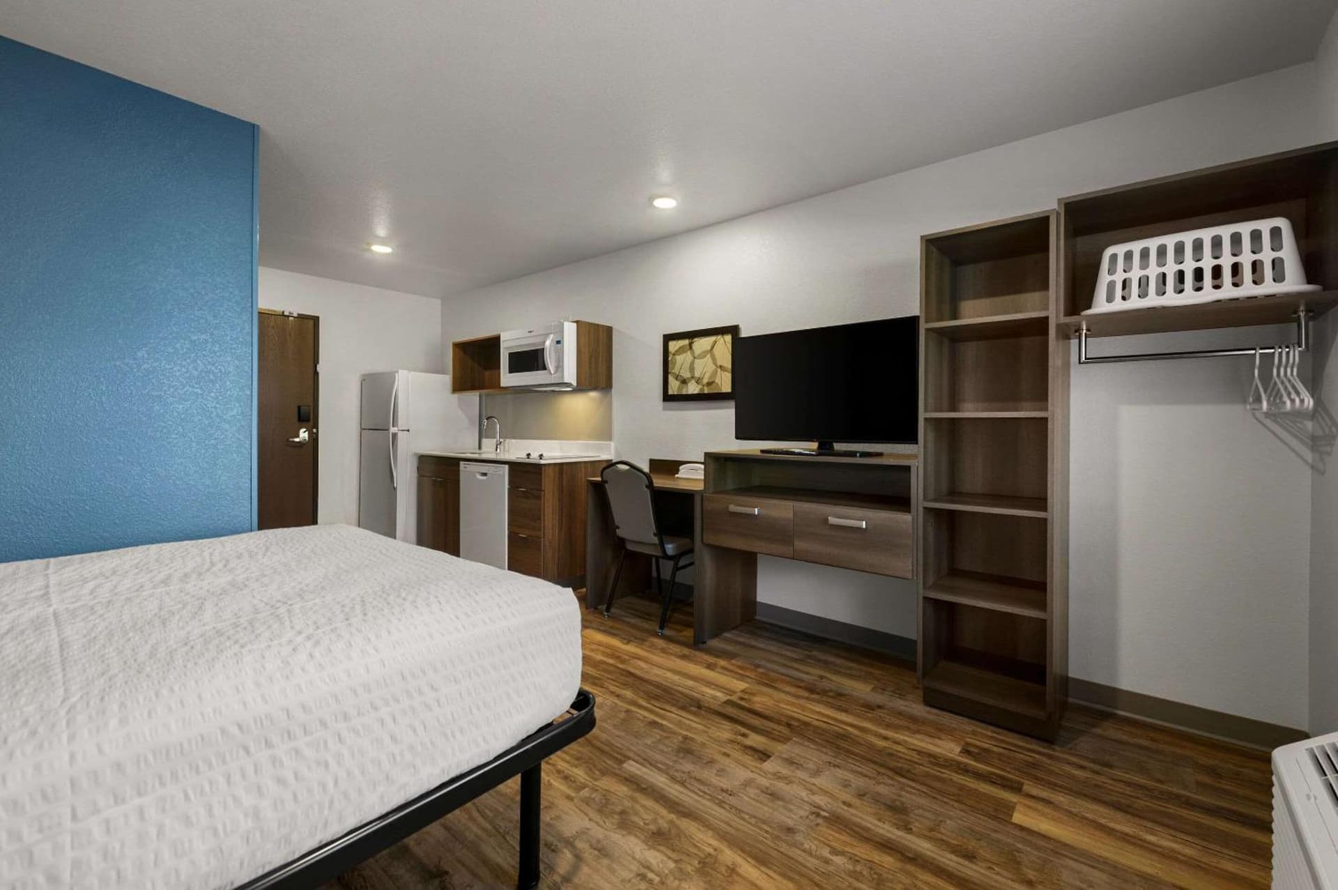 WoodSpring Suites Yorktown Newport News gallery photo in Newport News, VA — image 9