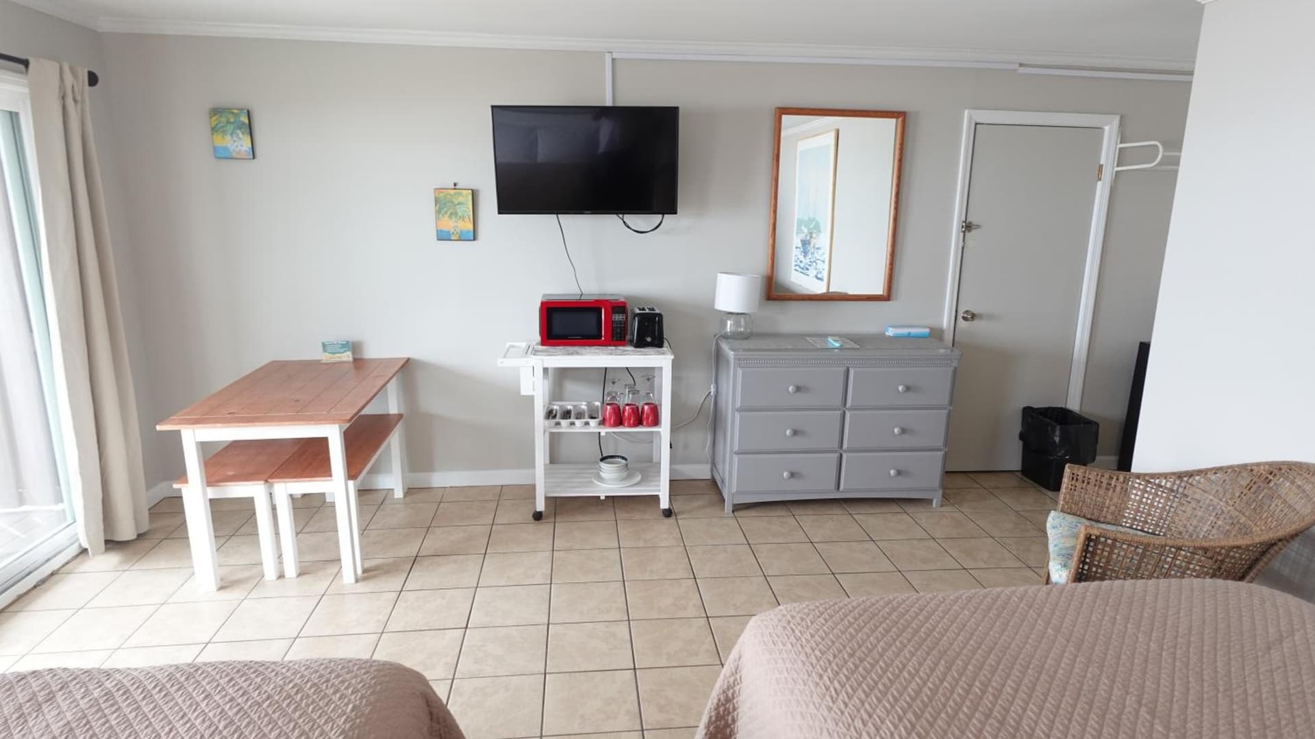 Sea Vista Motel interior in Topsail Beach, NC — gallery photo 2