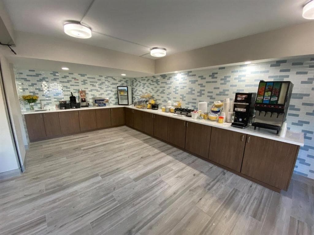 Days Inn & Suites by Wyndham Mesa Near Phoenix gallery photo in Mesa, AZ — image 4