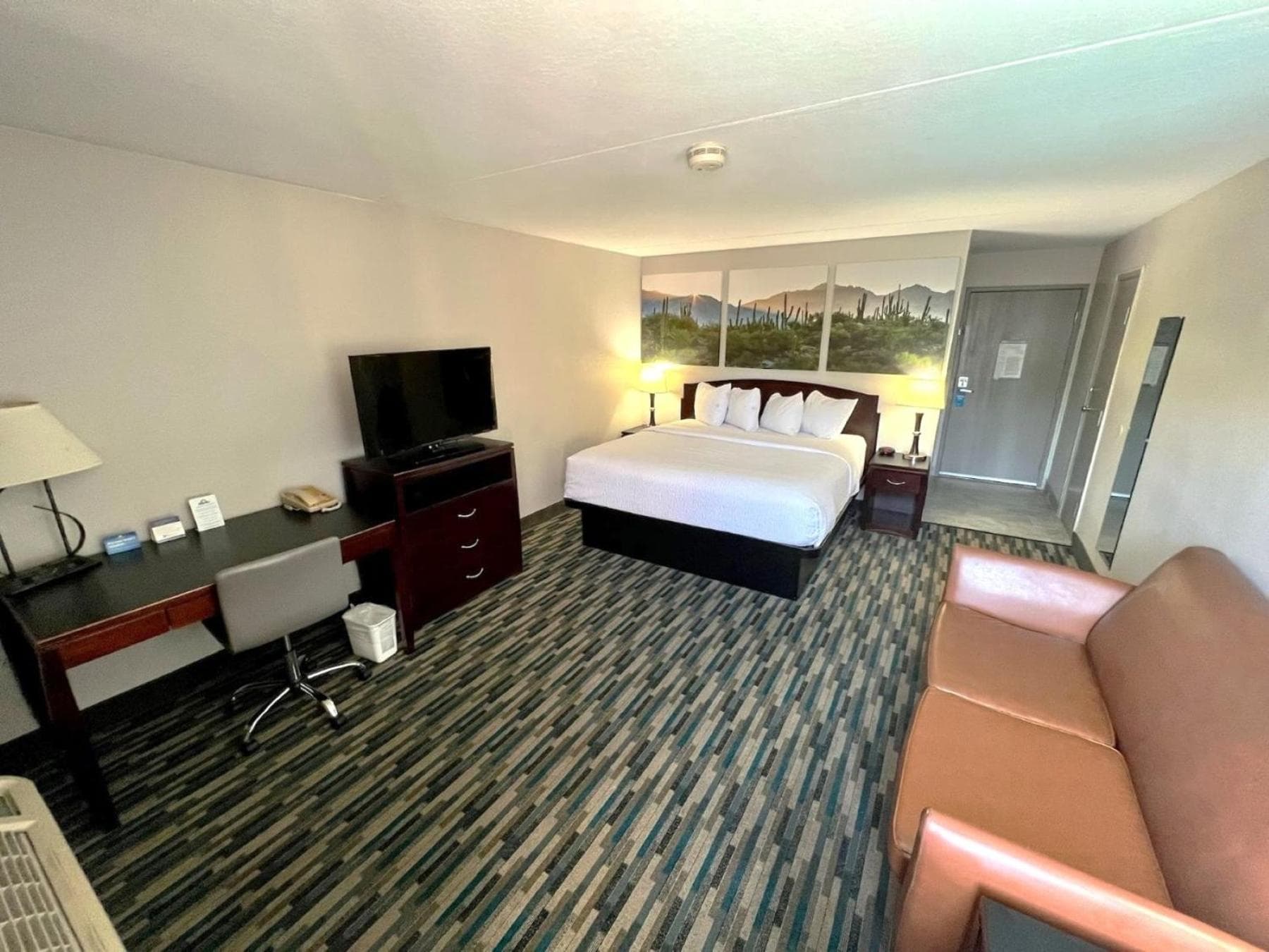 Days Inn & Suites by Wyndham Mesa Near Phoenix gallery photo in Mesa, AZ — image 5