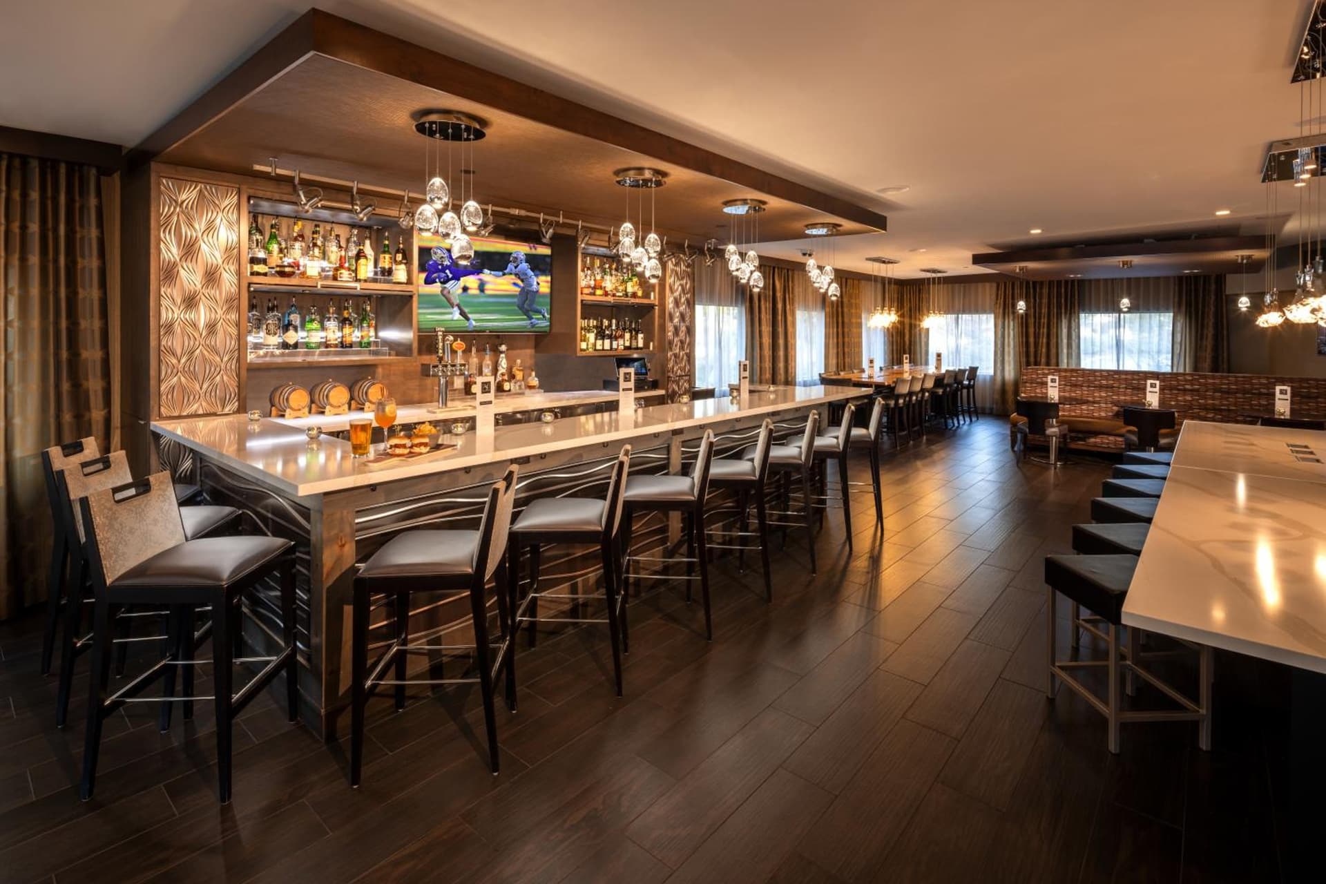 Silver Cloud Hotel - Seattle University of Washington District interior in Seattle, WA — gallery photo 2