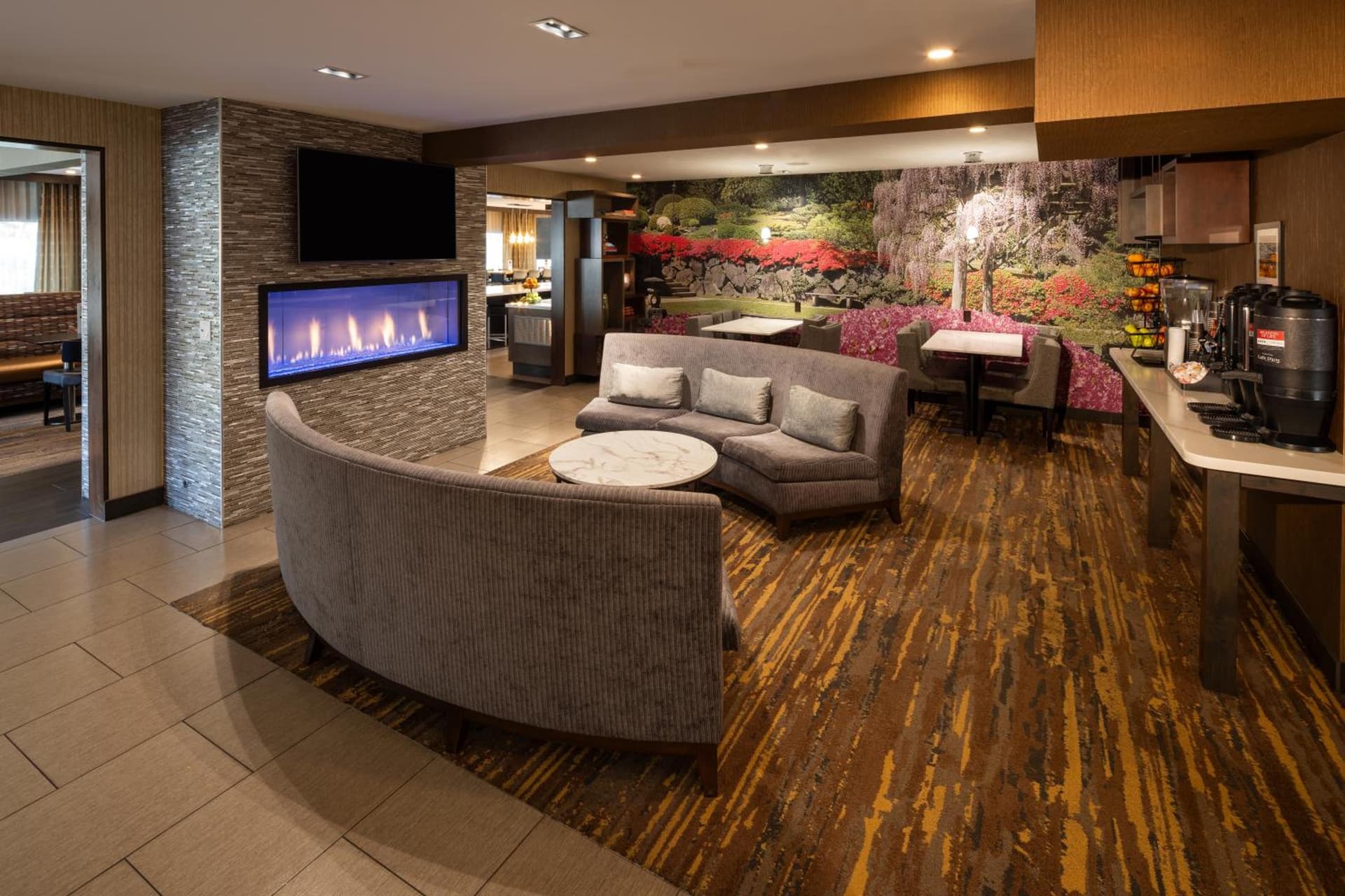 Silver Cloud Hotel - Seattle University of Washington District property views in Seattle, WA — gallery photo 3