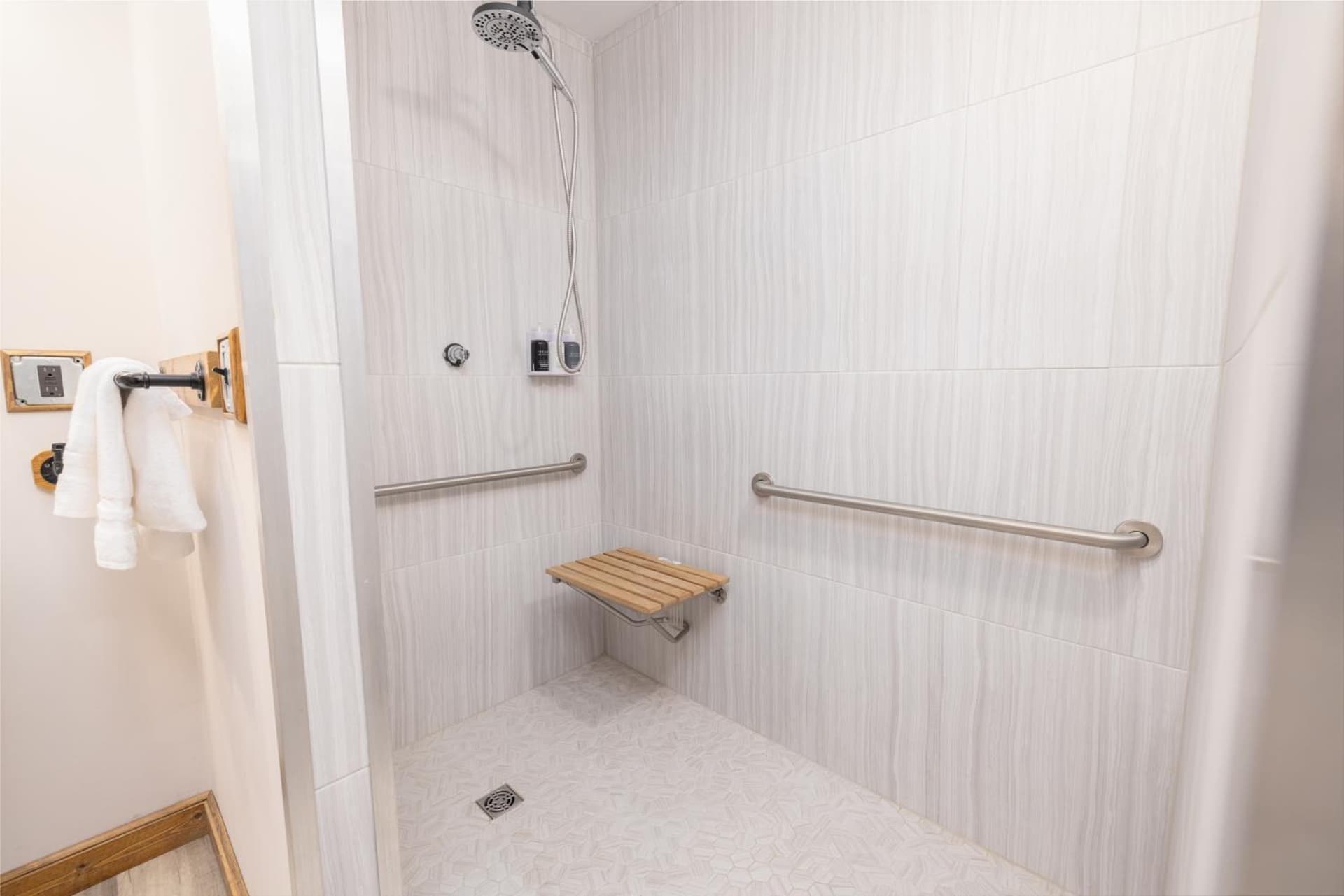 Hartwell Suites interior in Hartwell, GA — gallery photo 2