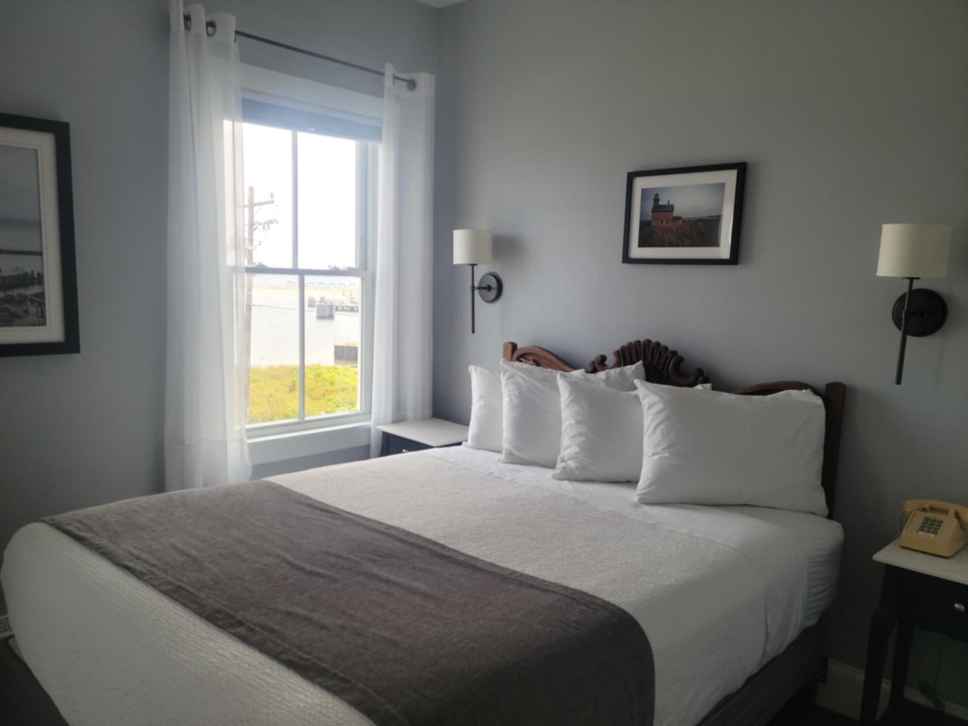 National Hotel interior in New Shoreham — gallery photo 2