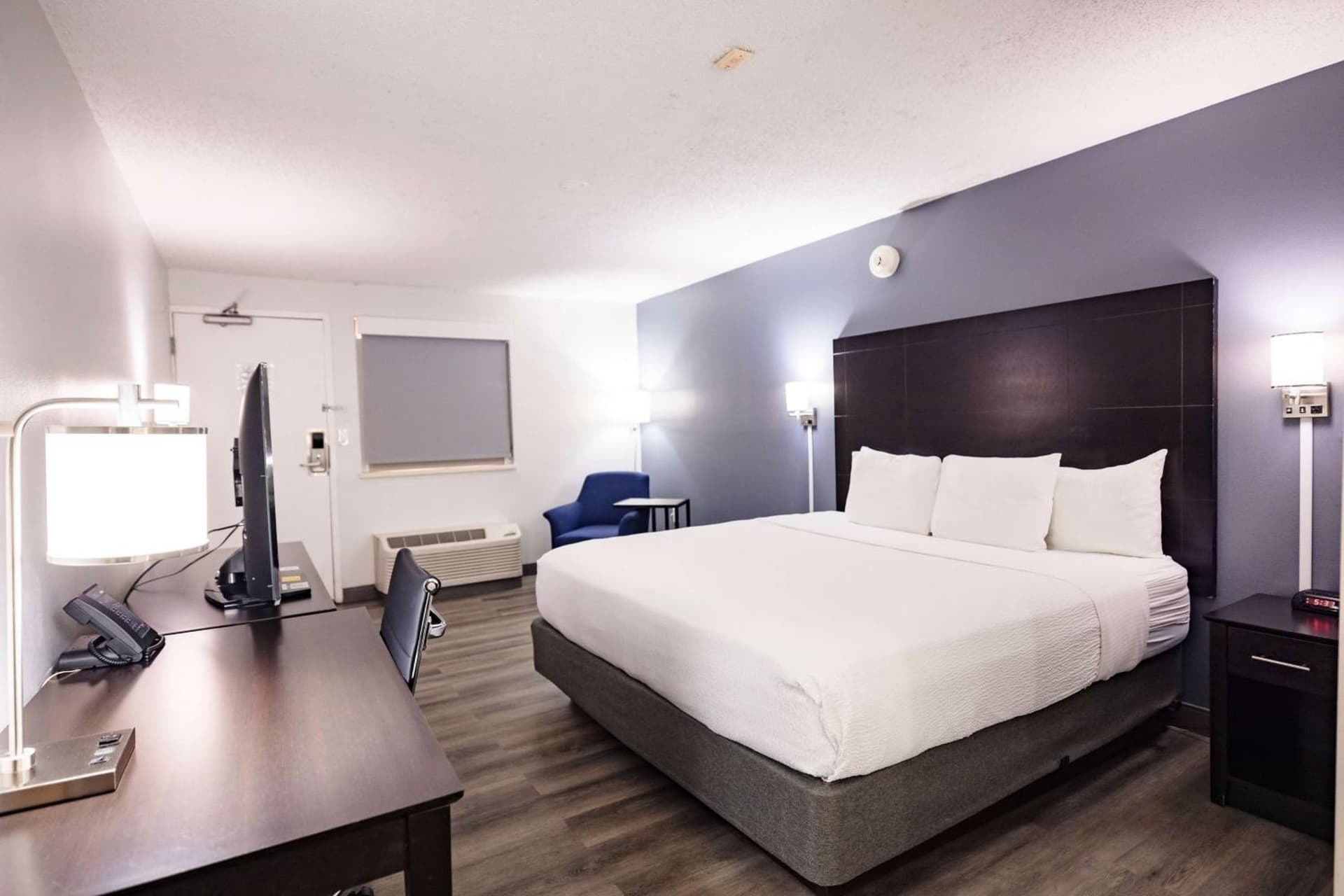 La Quinta Inn by Wyndham Tampa Near Busch Gardens gallery photo in Tampa, FL — image 5