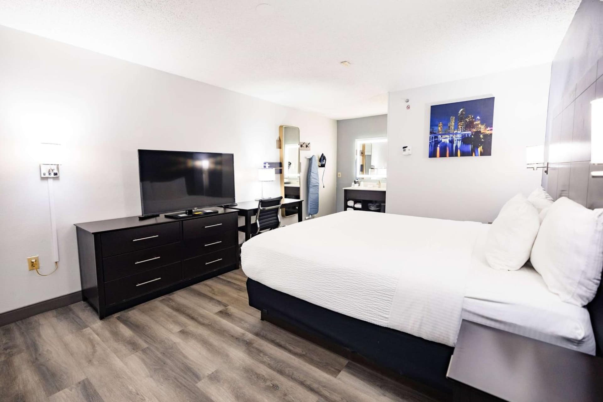 La Quinta Inn by Wyndham Tampa Near Busch Gardens gallery photo in Tampa, FL — image 6
