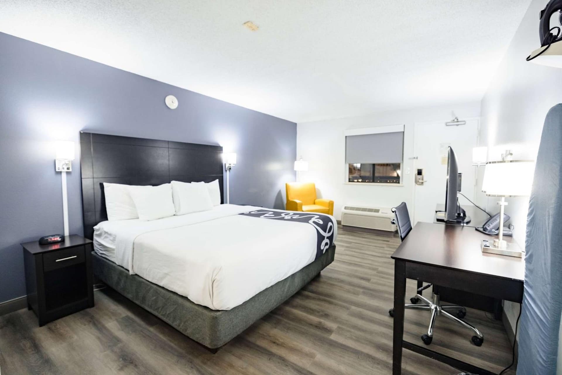 La Quinta Inn by Wyndham Tampa Near Busch Gardens gallery photo in Tampa, FL — image 25