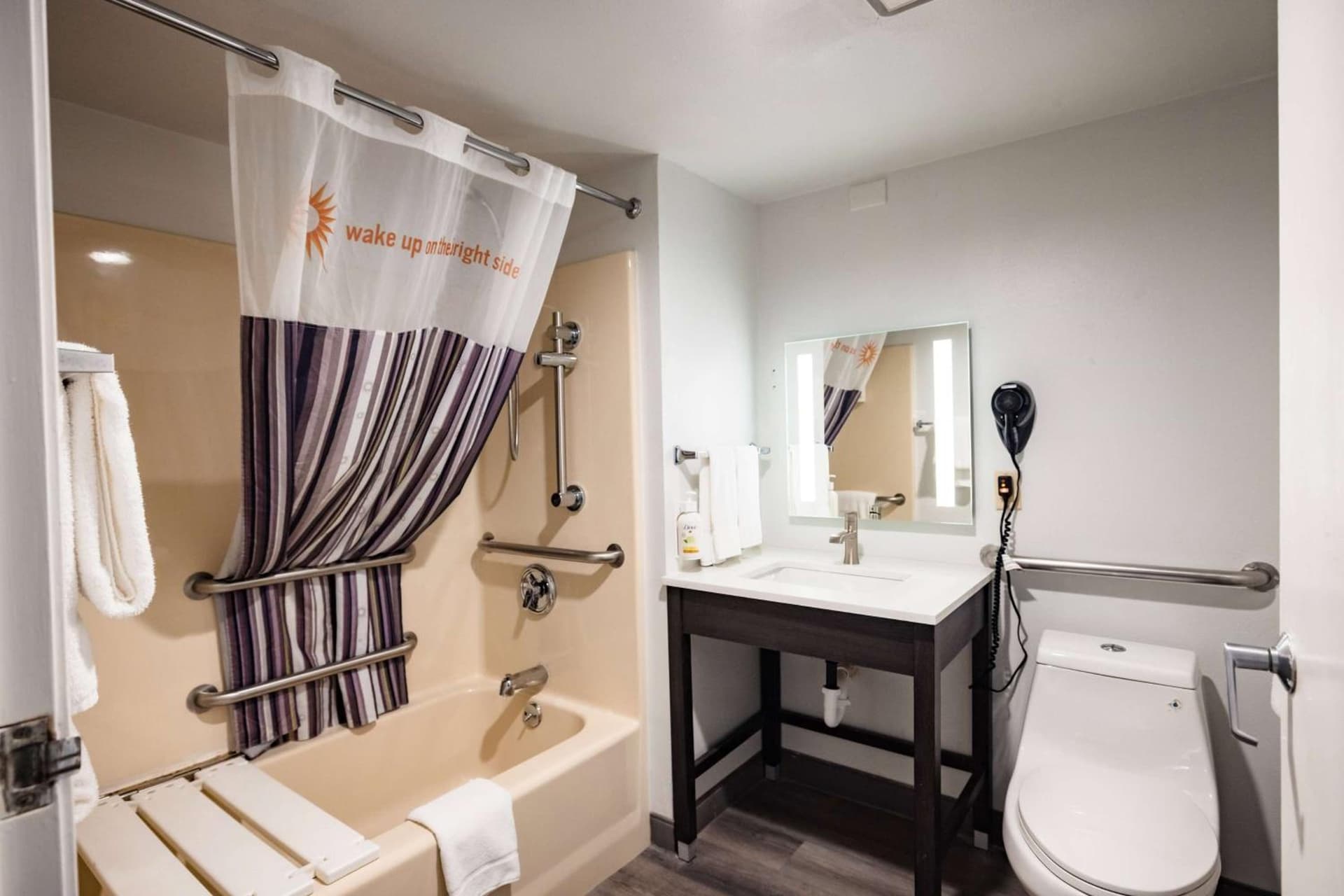 La Quinta Inn by Wyndham Tampa Near Busch Gardens gallery photo in Tampa, FL — image 34