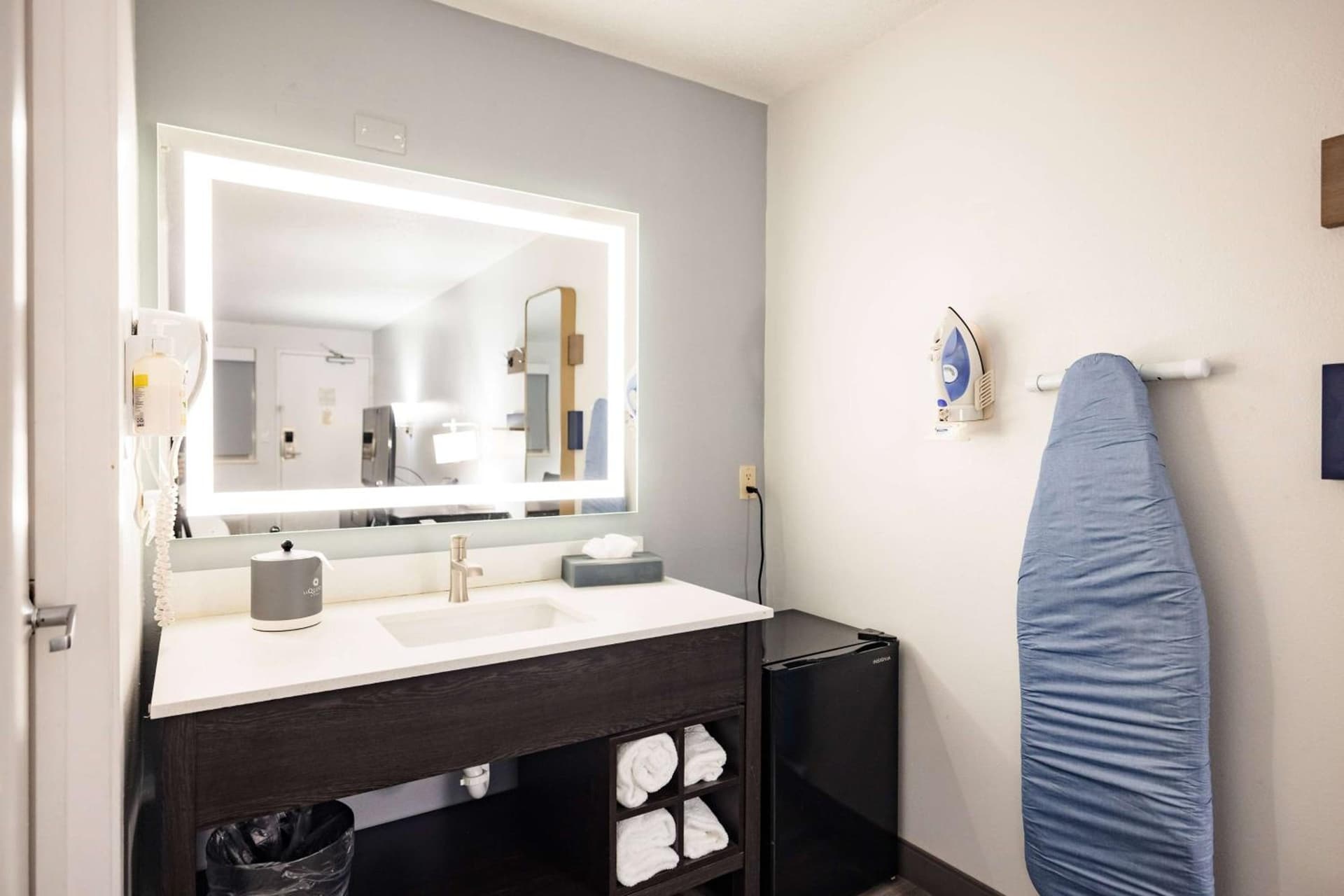La Quinta Inn by Wyndham Tampa Near Busch Gardens gallery photo in Tampa, FL — image 56