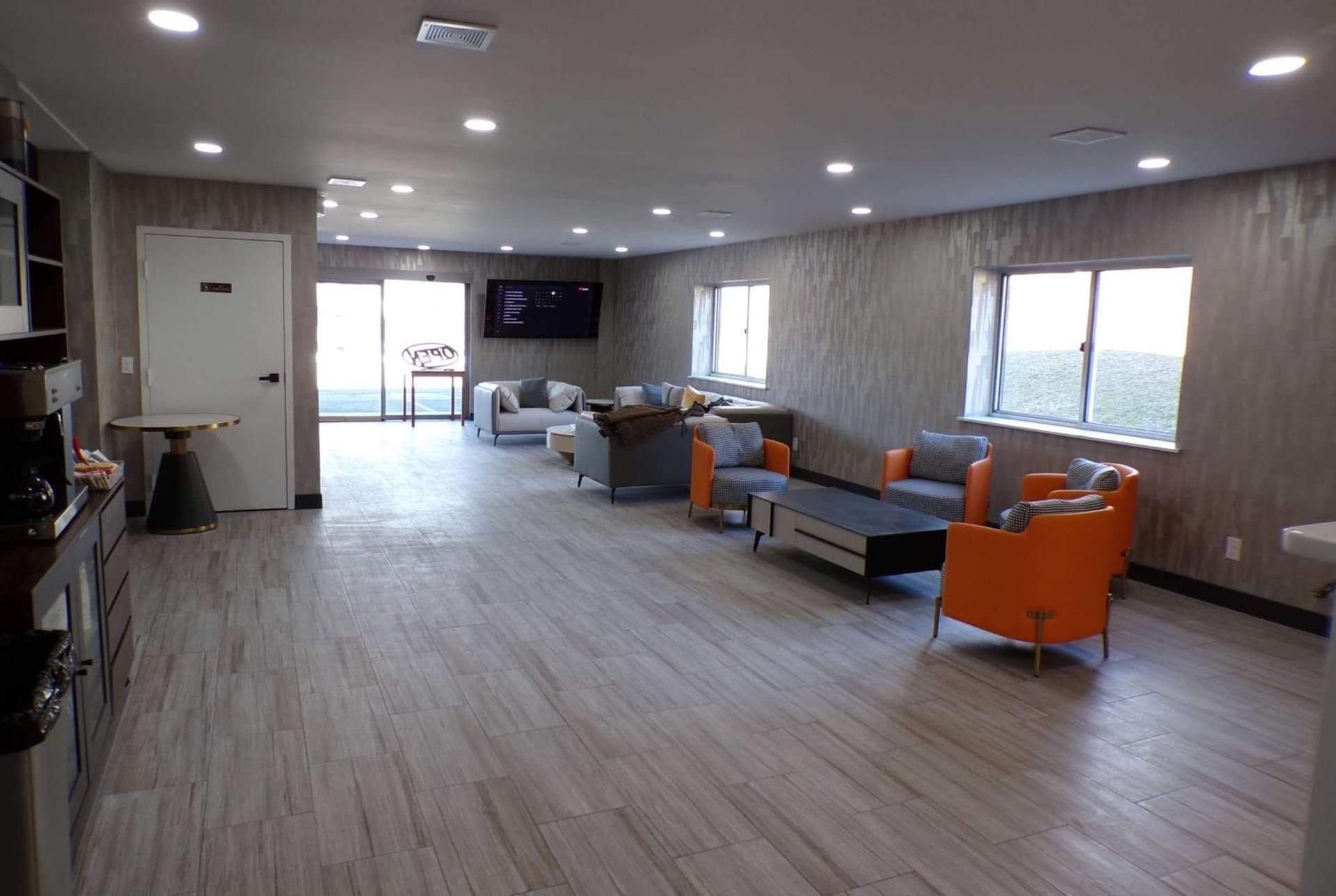 Luxor Inn & Suites, a Travelodge by Wyndham property views in Elkins, WV — gallery photo 3
