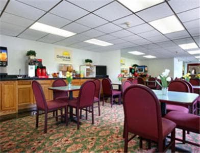 Travelodge by Wyndham Waukegan Gurnee property views in Waukegan, IL — gallery photo 3