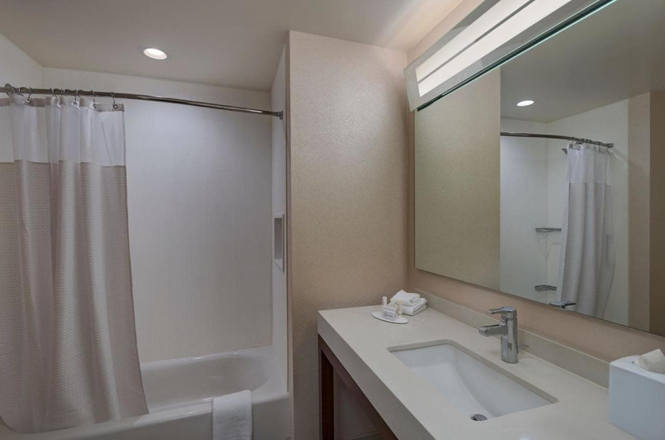 Courtyard by Marriott Houston Sugar Land/Lake Pointe gallery photo in Sugar Land, TX — image 4