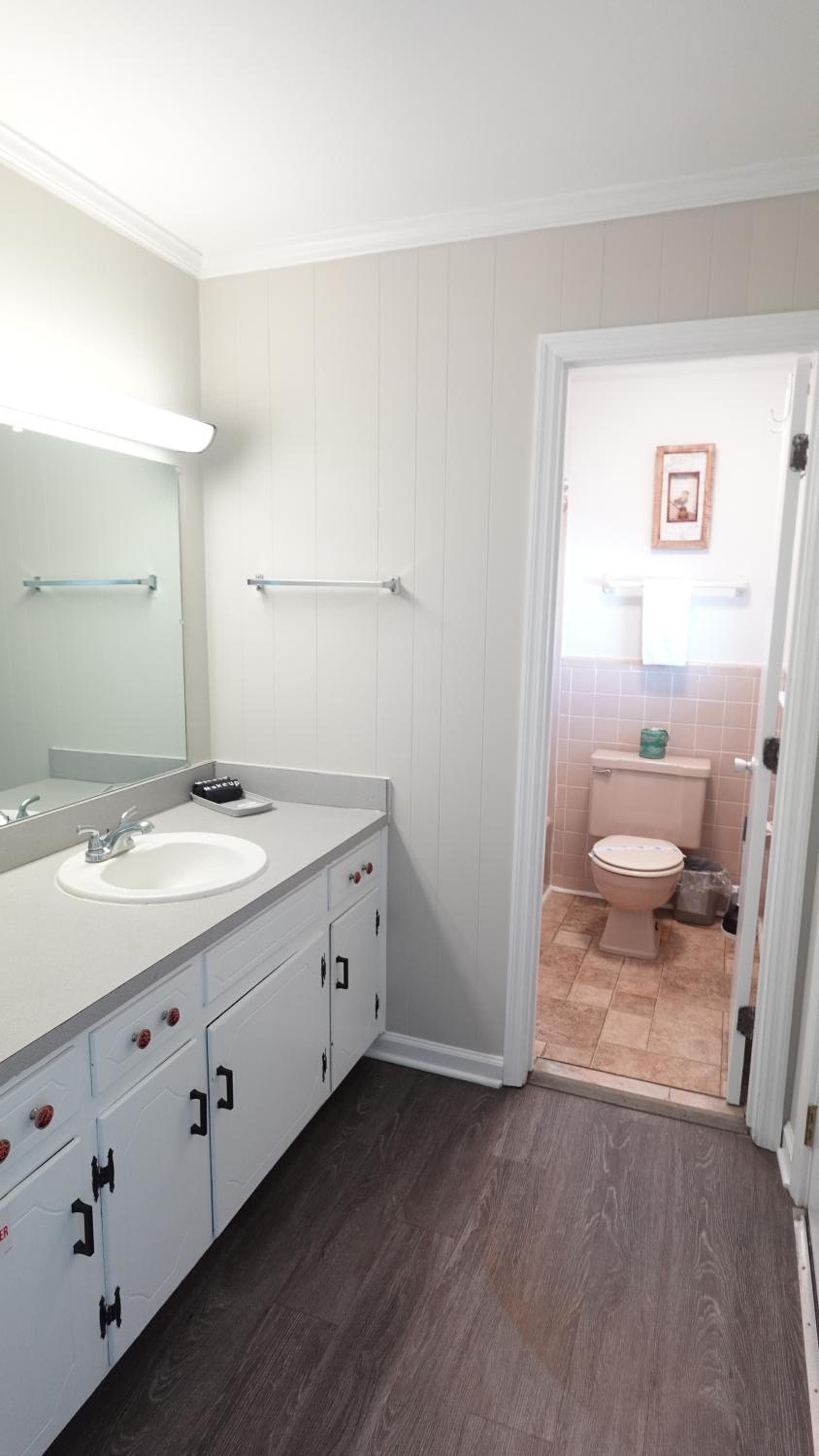 Sea Vista Motel interior in Topsail Beach, NC — gallery photo 2