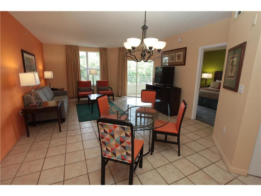 Holiday Homes 1 Room 2 Bed 1 Bathroom 4 Occupants property views in Orlando, FL — gallery photo 3
