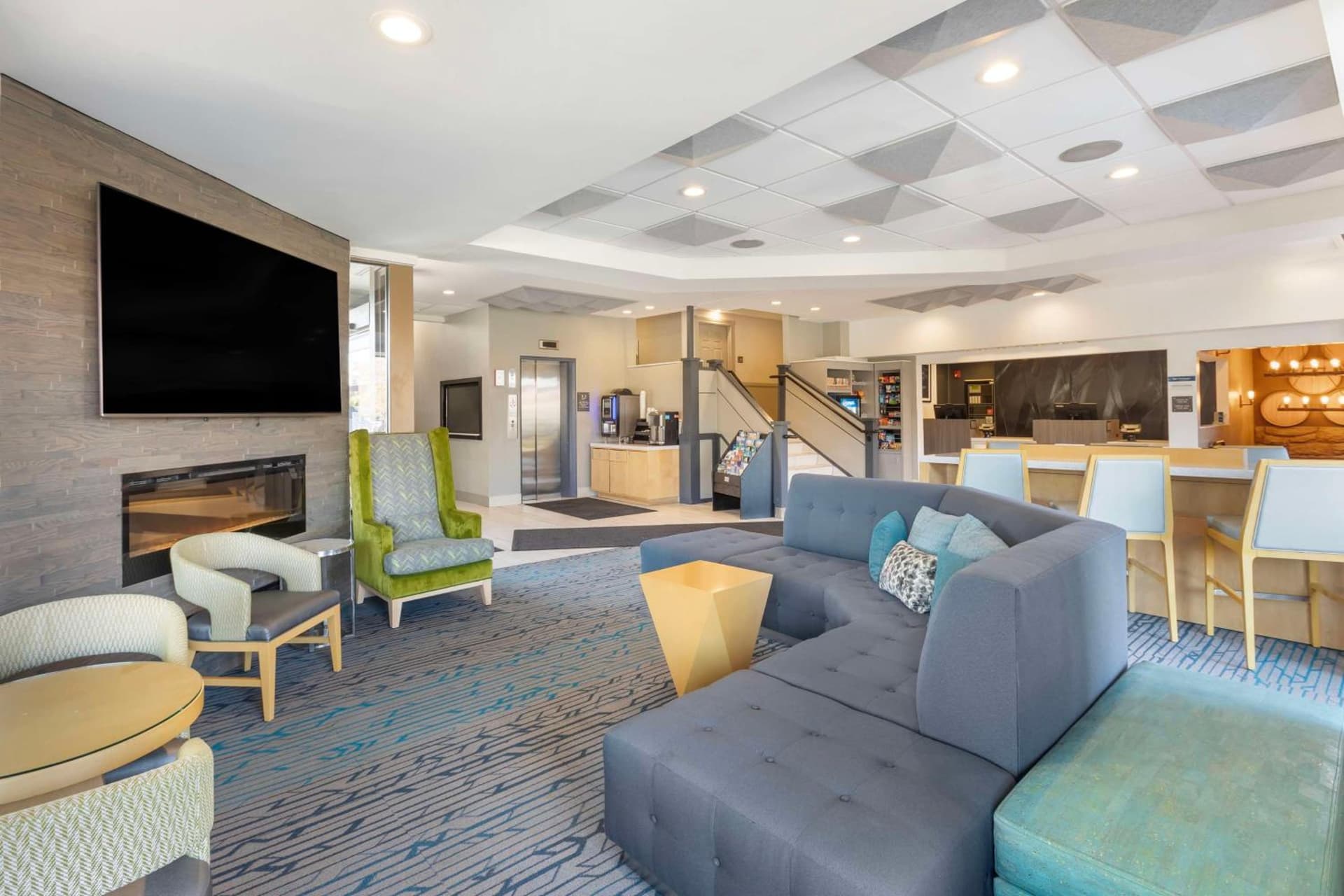 Best Western Plus Milwaukee West property views in Milwaukee, WI — gallery photo 3