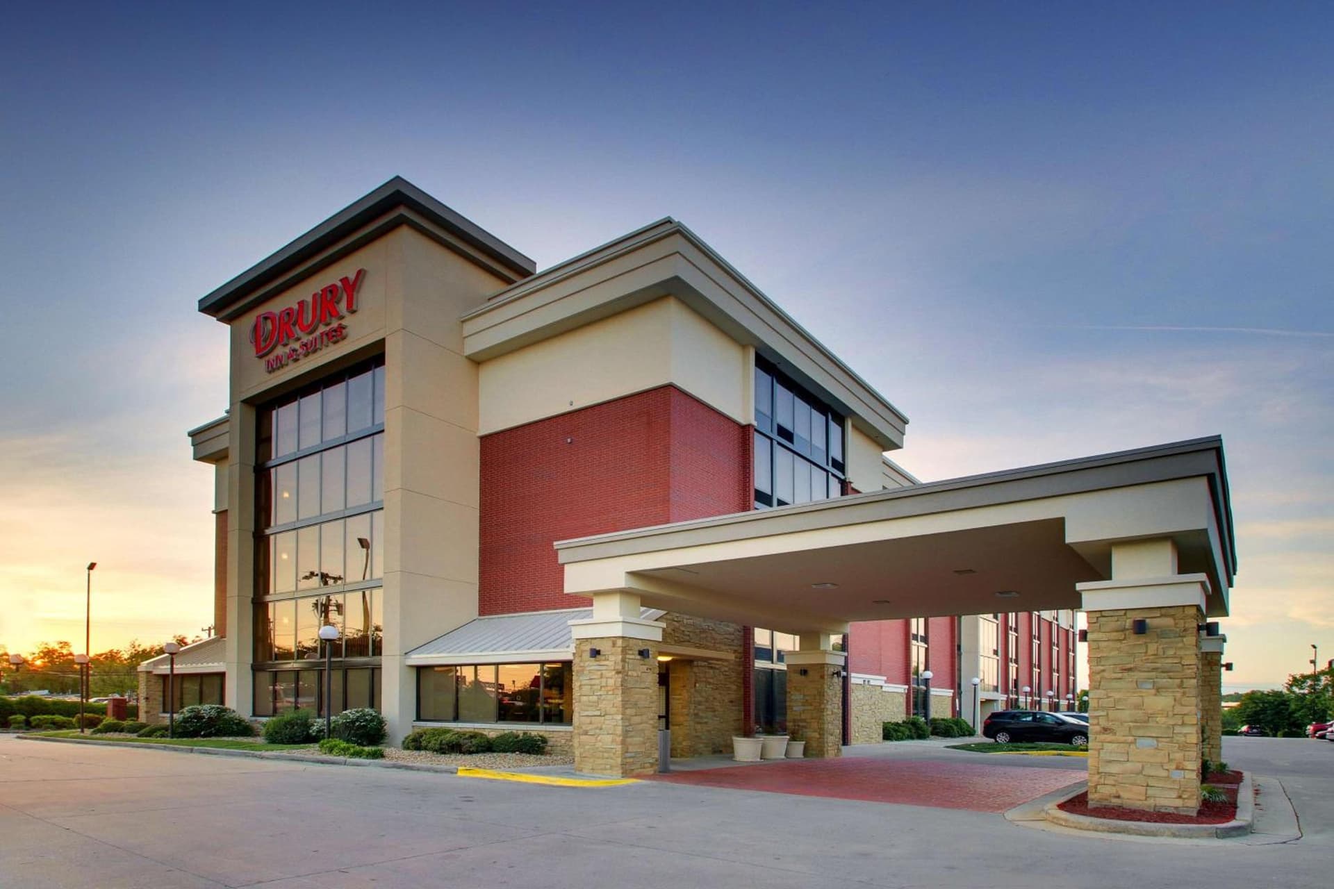 Drury Inn & Suites Greensboro interior in Greensboro, NC — gallery photo 2
