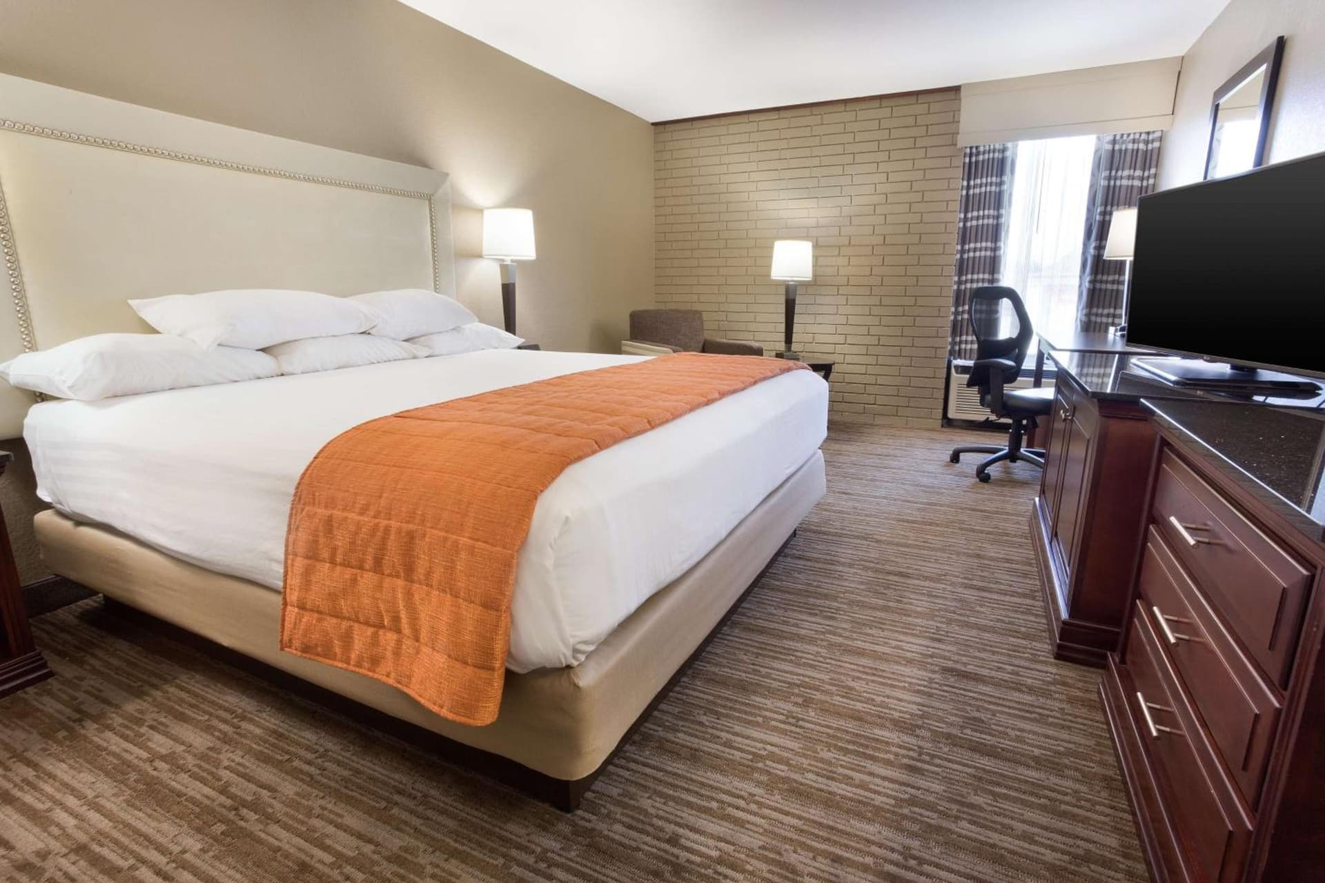 Drury Inn & Suites Greensboro gallery photo in Greensboro, NC — image 25