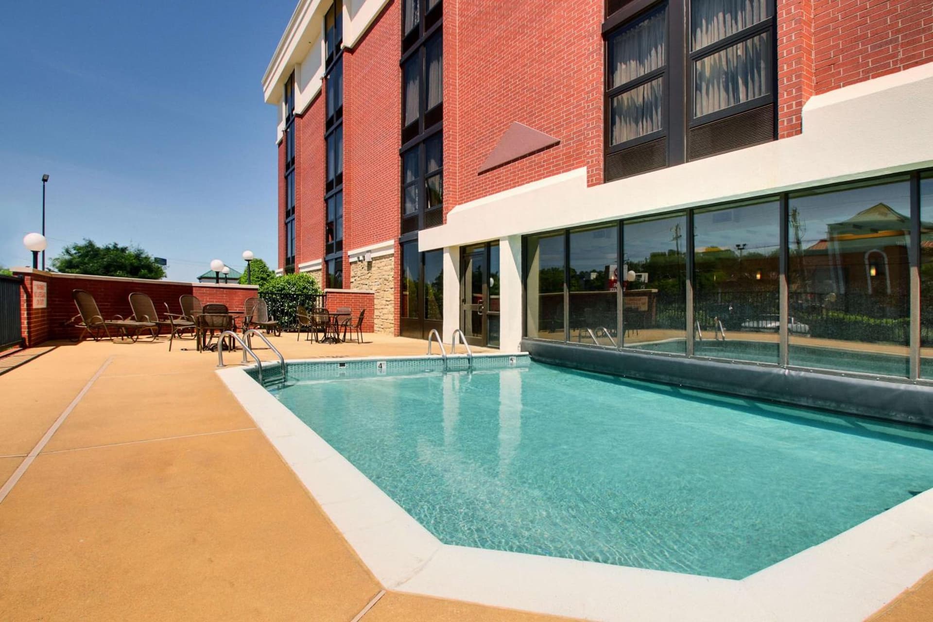 Drury Inn & Suites Greensboro gallery photo in Greensboro, NC — image 4