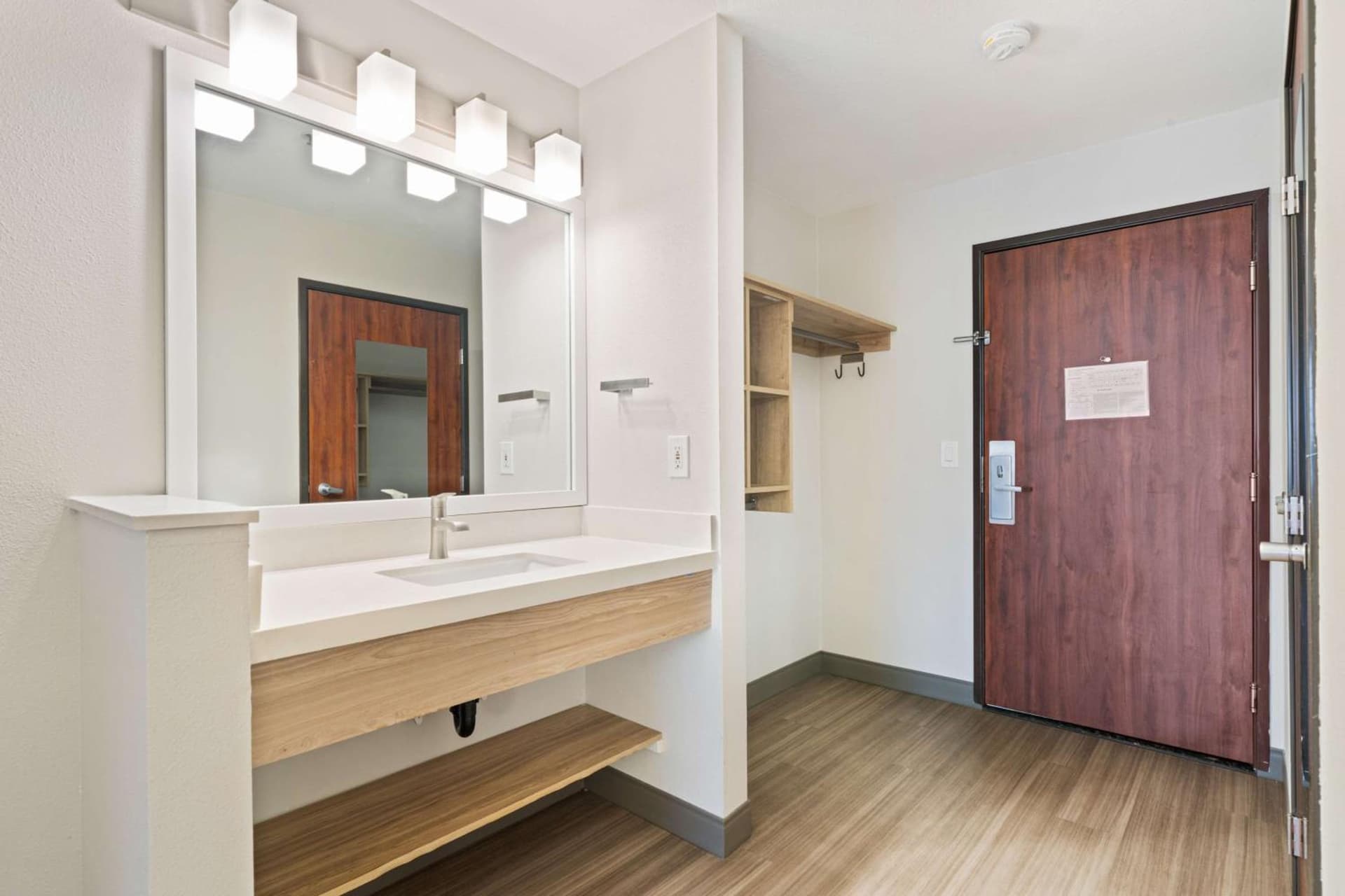 Best Western Lake Oswego Hotel & Suites gallery photo in Lake Oswego, OR — image 86
