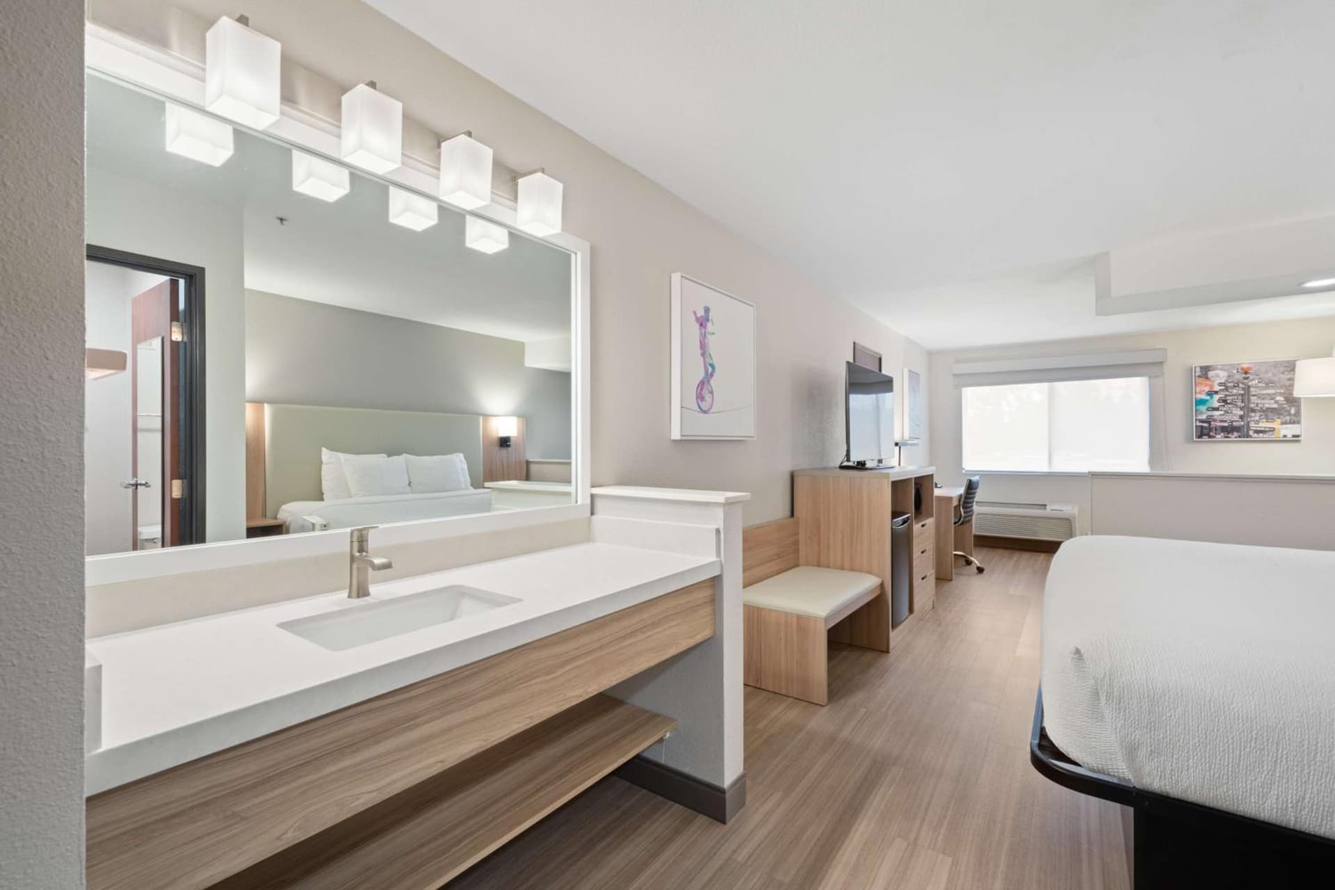 Best Western Lake Oswego Hotel & Suites gallery photo in Lake Oswego, OR — image 69