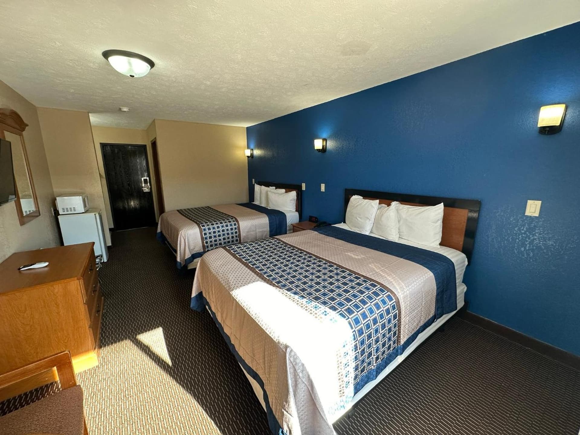 Eco-Lux Inn Norfolk interior in Norfolk, NE — gallery photo 2