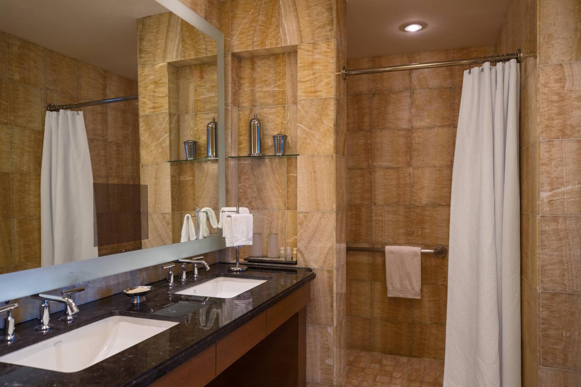Renaissance Schaumburg Convention Center Hotel gallery photo in Schaumburg, IL — image 92