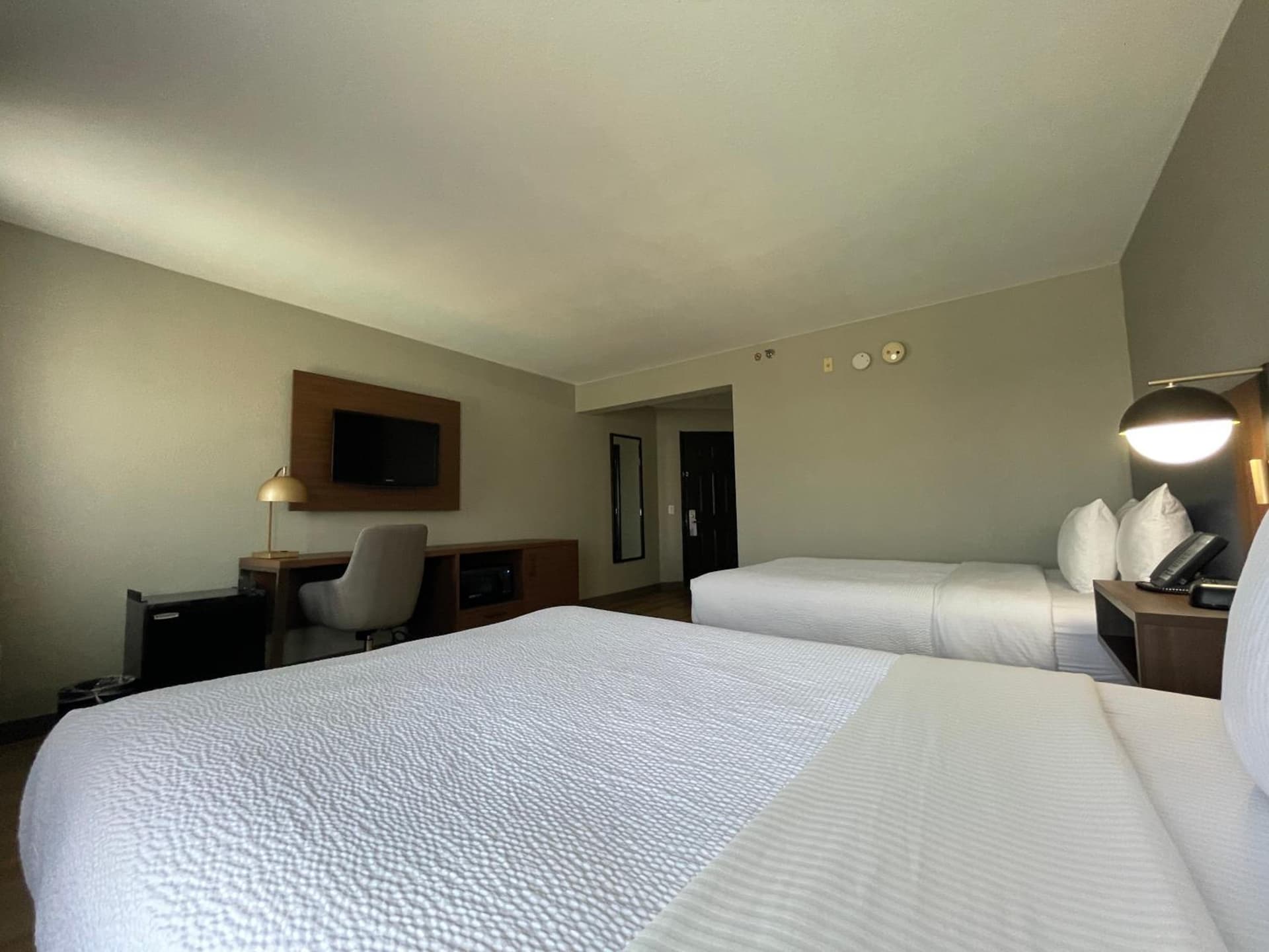 La Quinta by Wyndham Dallas DFW Airport North interior in Irving, TX — gallery photo 2