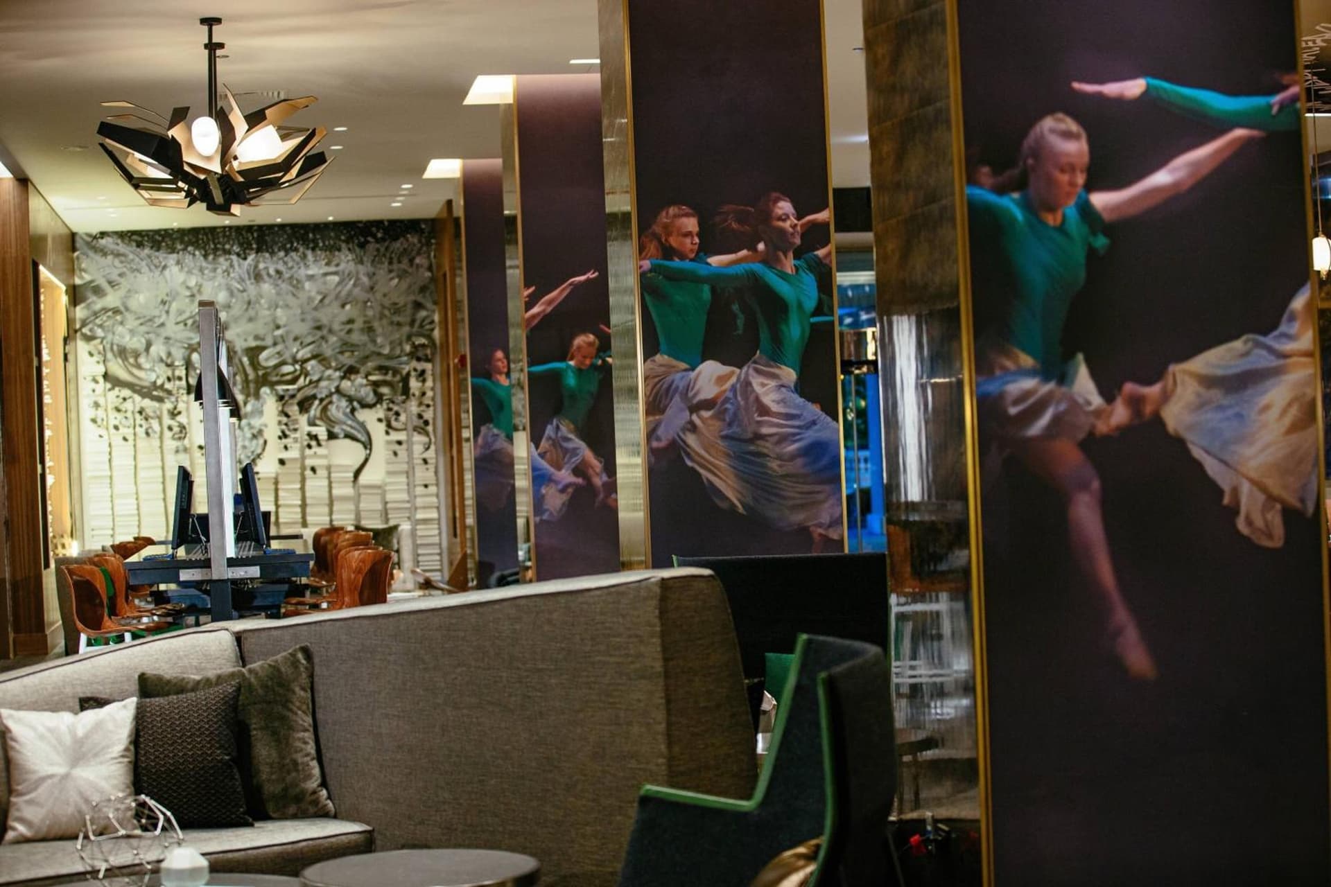 Renaissance Chicago Downtown Hotel interior in Chicago, IL — gallery photo 2
