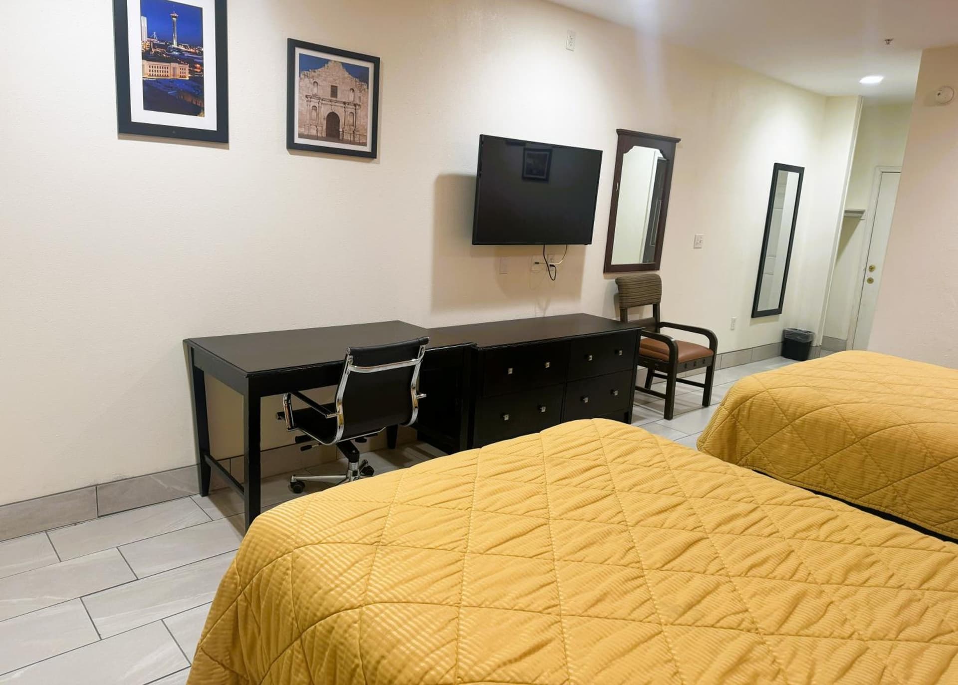 Pecan Valley Inn & Suites interior in San Antonio, TX — gallery photo 2