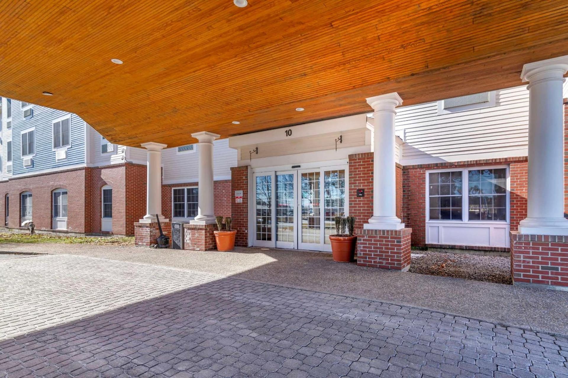 Comfort Inn & Suites Dover-Portsmouth interior in Dover, NH — gallery photo 2