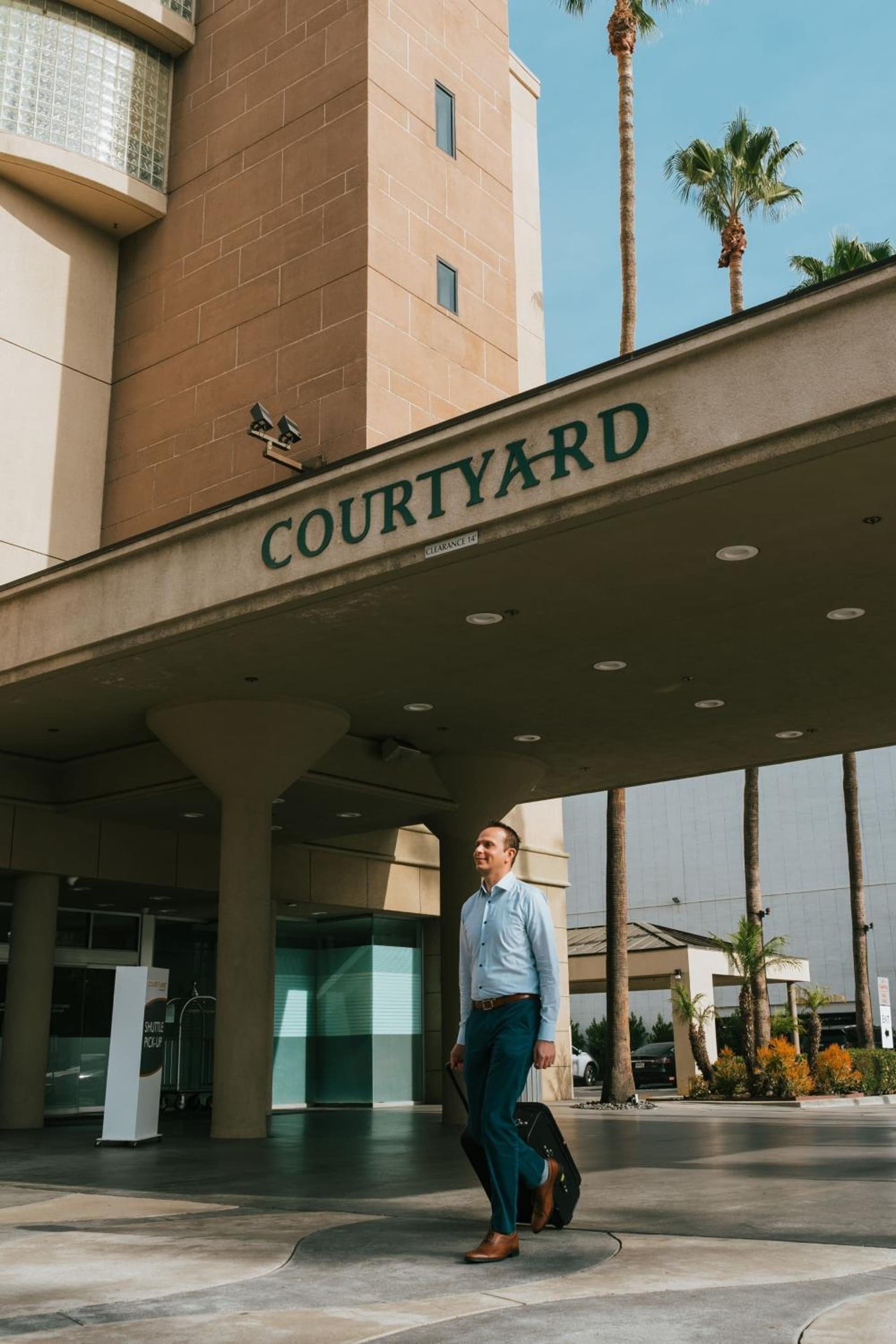 Courtyard by Marriott Los Angeles LAX / Century Boulevard gallery photo in Los Angeles, CA — image 4