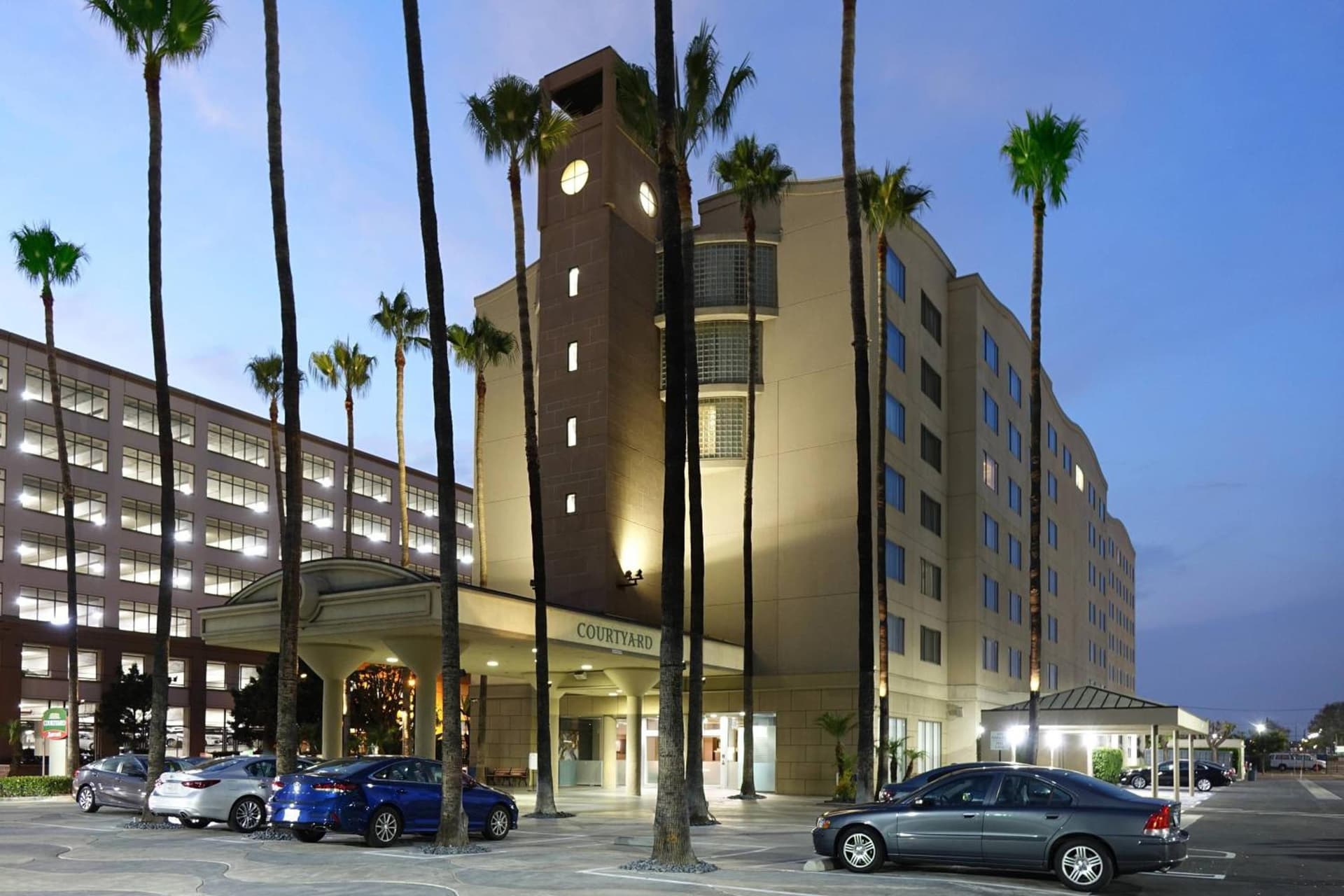 Courtyard by Marriott Los Angeles LAX / Century Boulevard property views in Los Angeles, CA — gallery photo 3