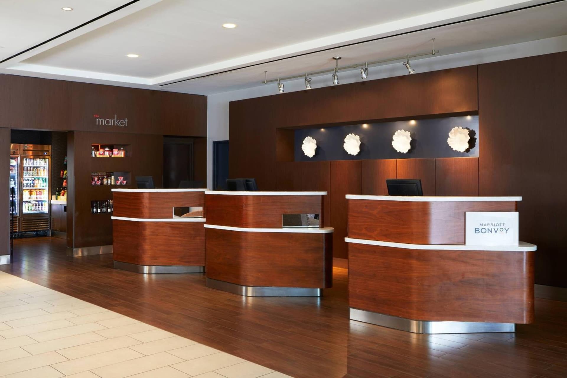 Courtyard by Marriott Los Angeles LAX / Century Boulevard gallery photo in Los Angeles, CA — image 37