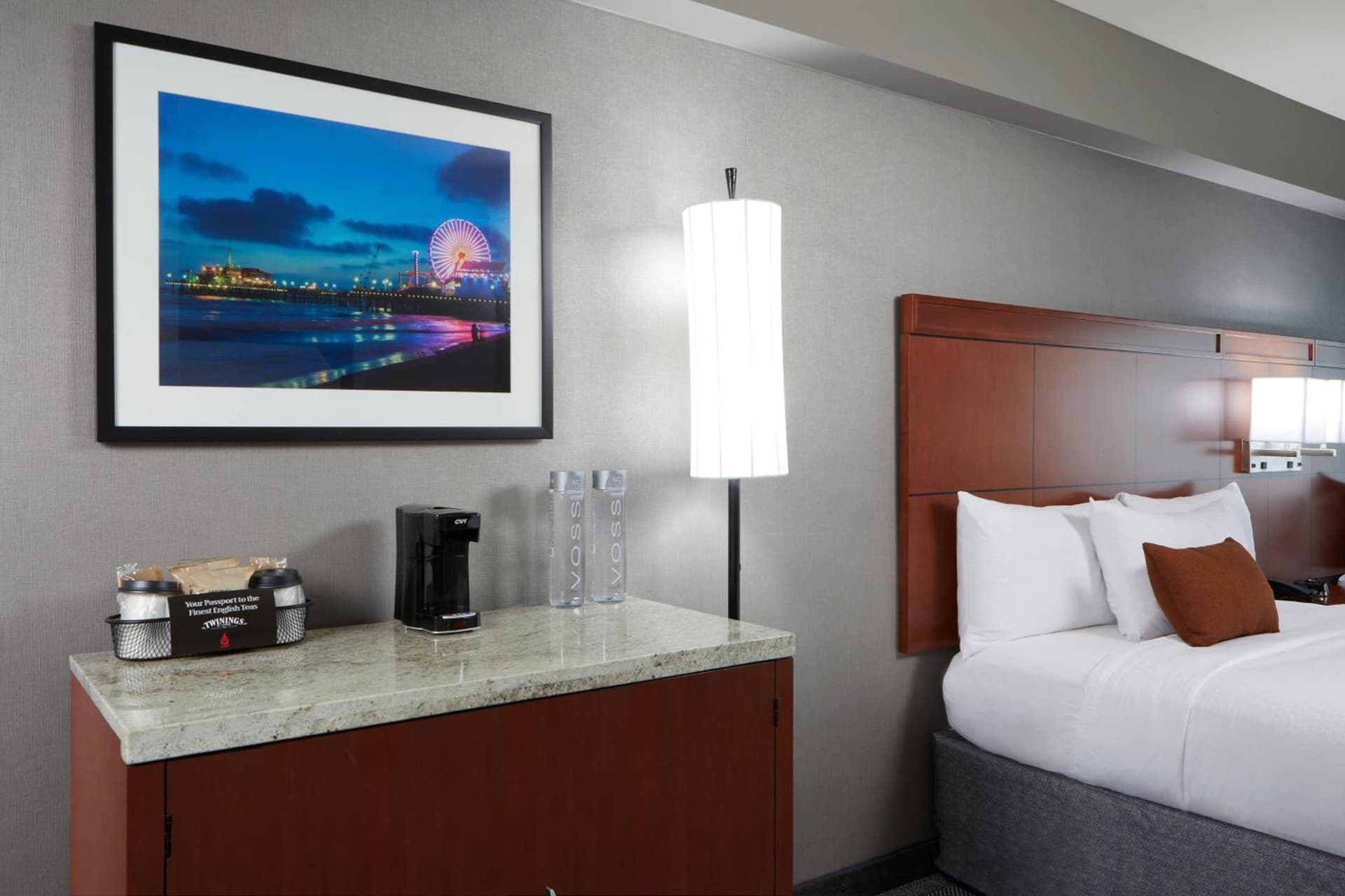 Courtyard by Marriott Los Angeles LAX / Century Boulevard gallery photo in Los Angeles, CA — image 22