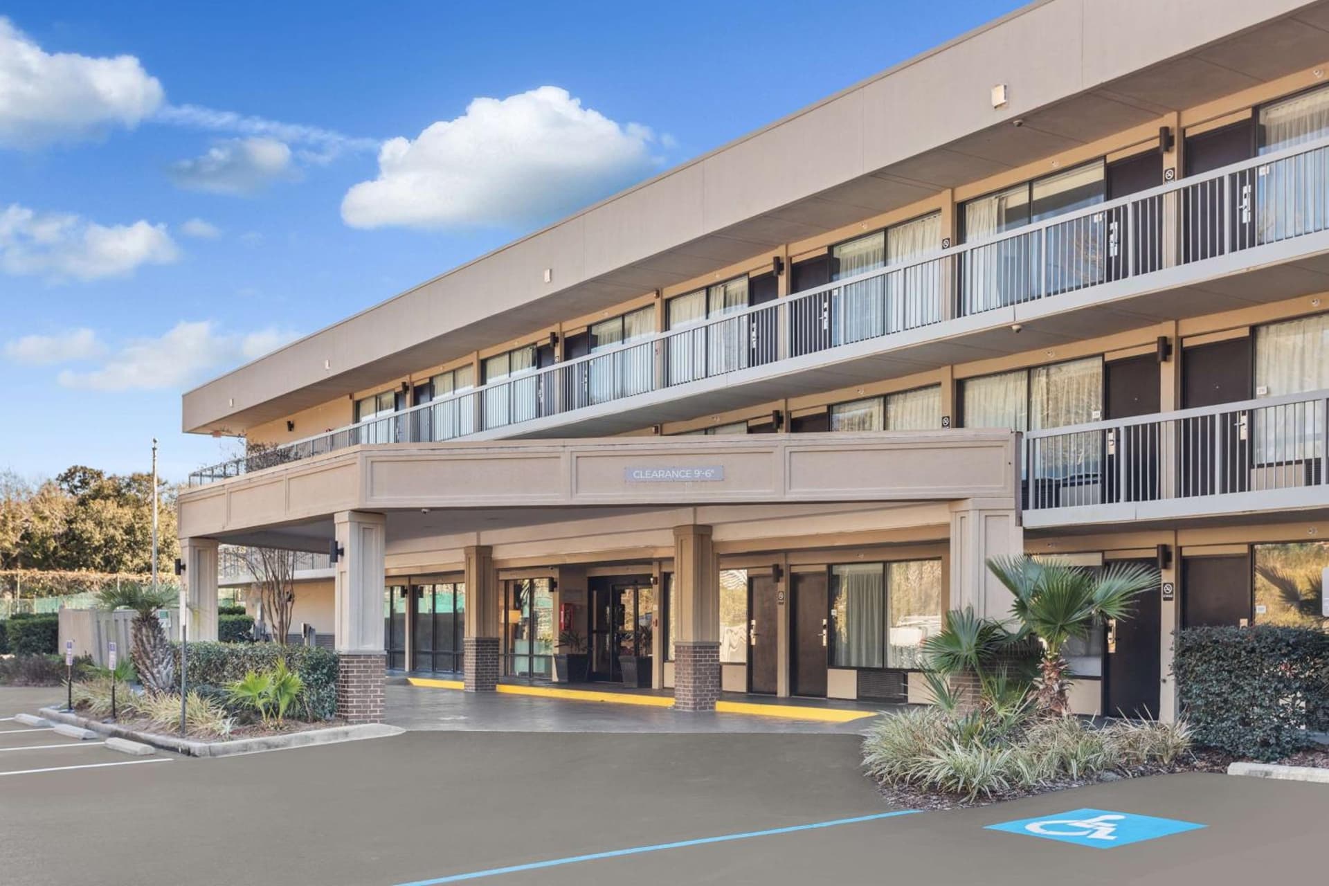 Spark by Hilton Hilton Head Island featured exterior or lobby in Hilton Head Island, SC — similar hotel