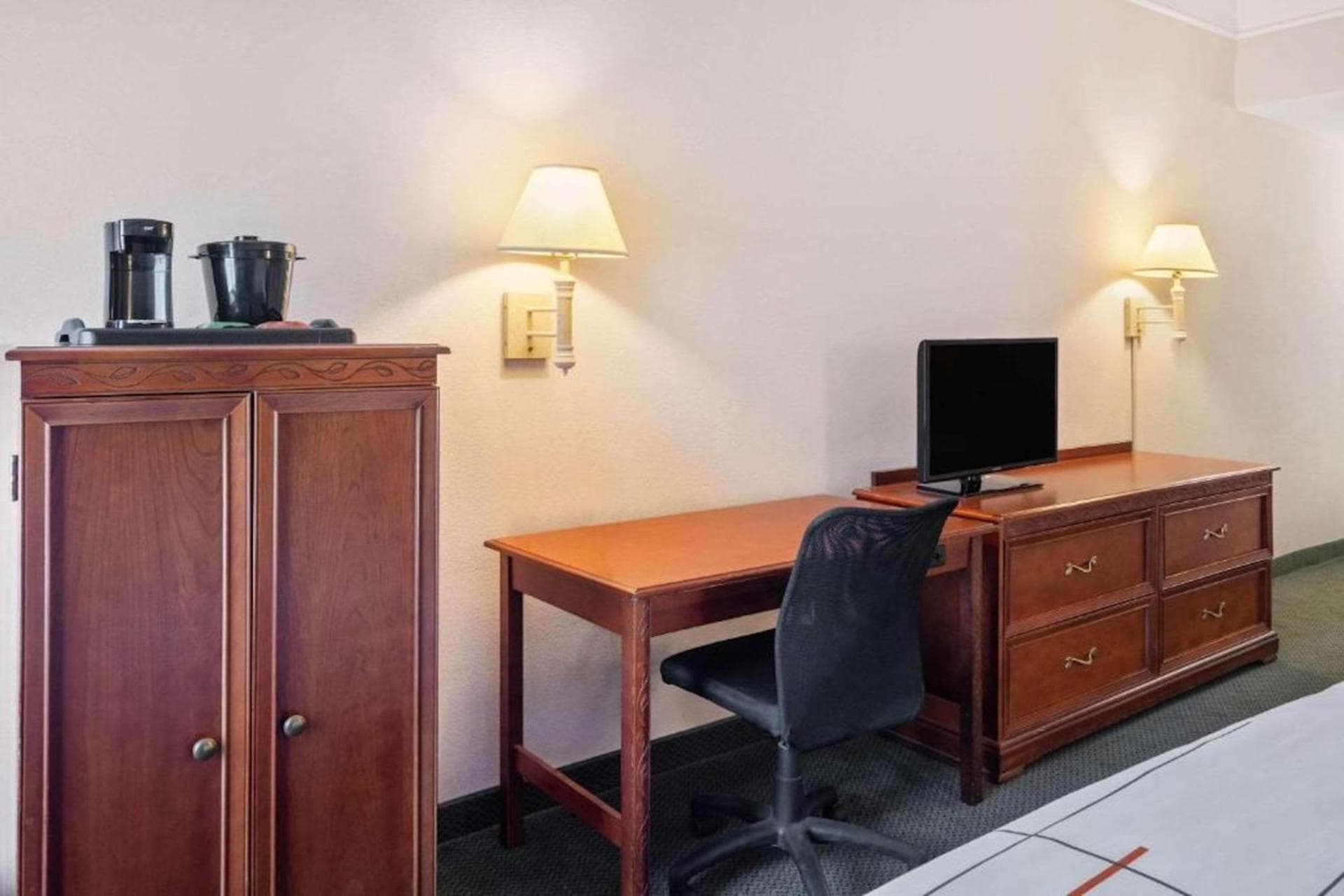 La Quinta Inn and Suites Fort Myers I-75 gallery photo in Fort Myers, FL — image 36