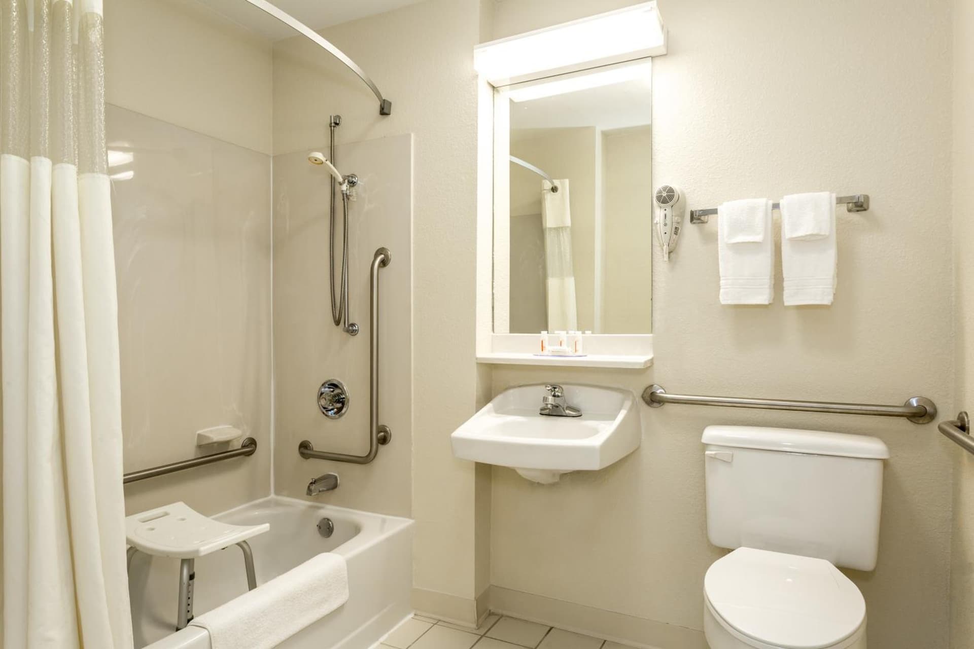 Days Inn by Wyndham Florence Cincinnati Area property views in Florence, KY — gallery photo 3
