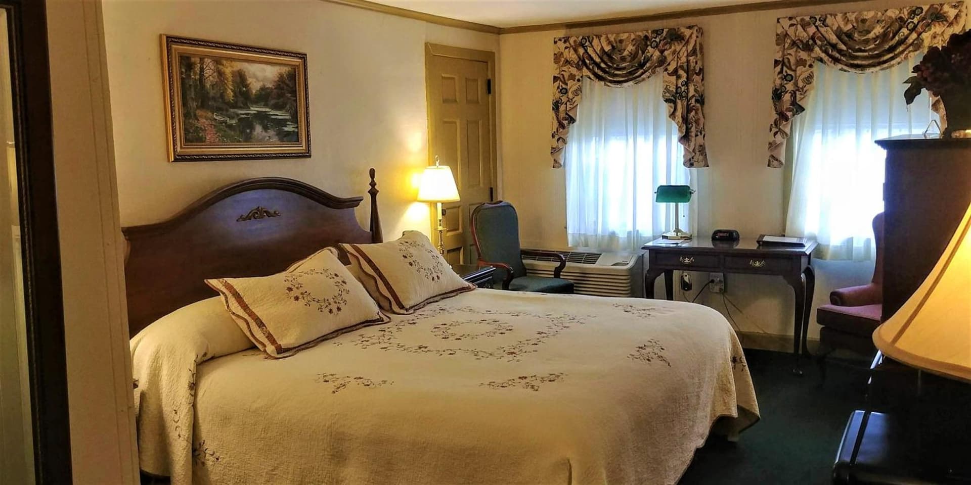 Lamies Inn & The Old Salt Tavern property views in Hampton — gallery photo 3