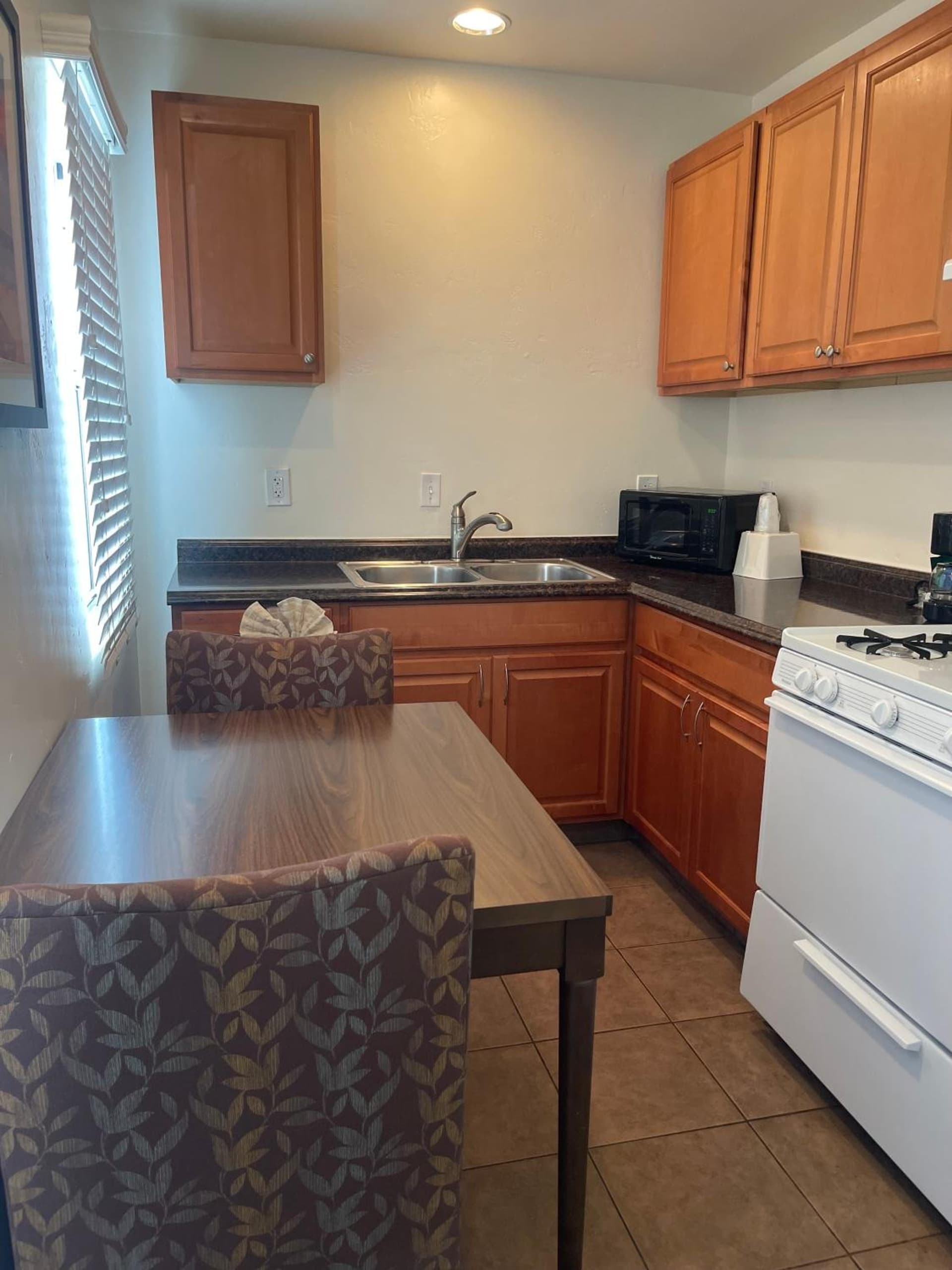 Old Town Inn property views in San Diego, CA — gallery photo 3