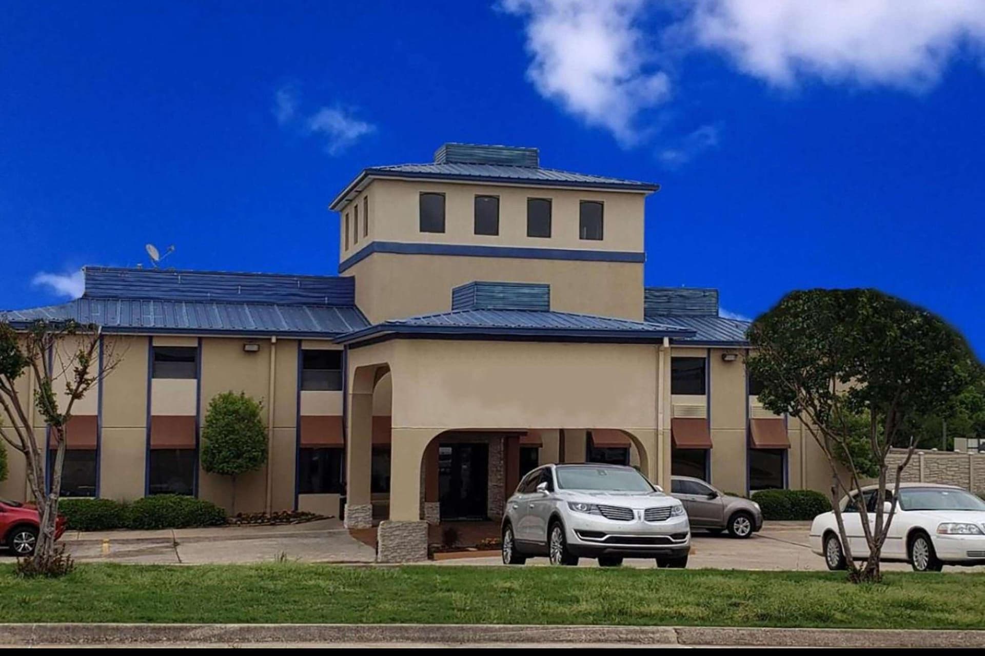 Baymont by Wyndham Ardmore I-35 featured exterior or lobby in Ardmore, OK — similar hotel