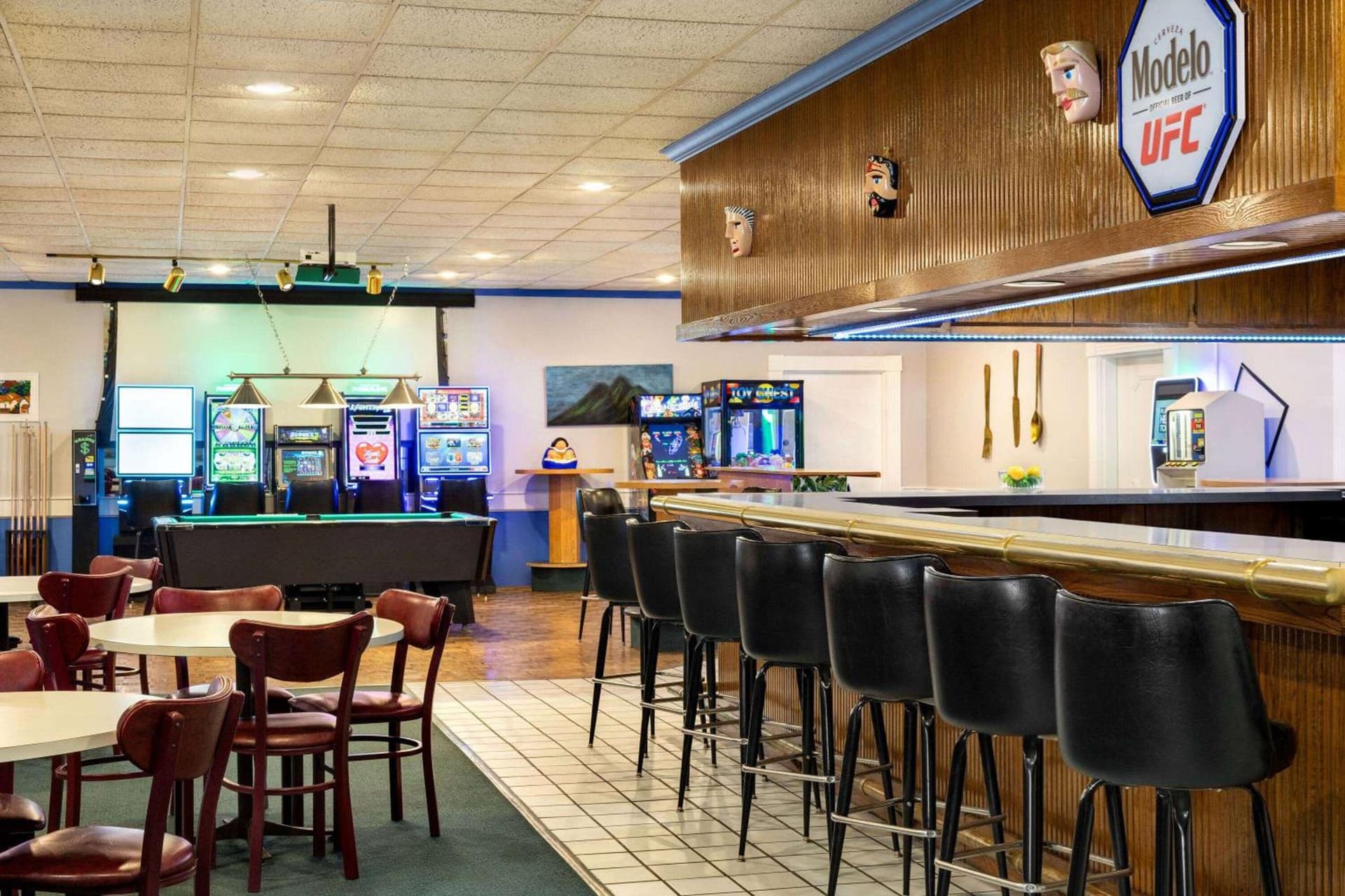 Ramada by Wyndham Richland Center interior in Richland Center, WI — gallery photo 2
