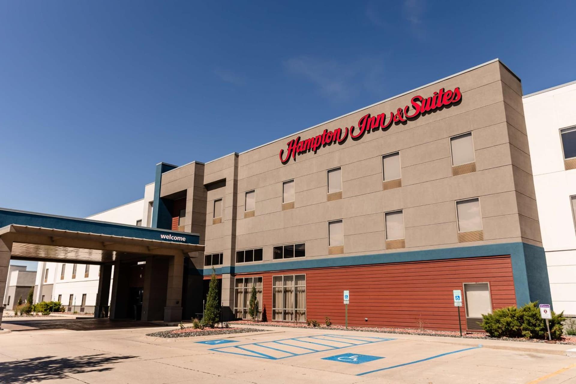 Hampton Inn & Suites Scottsbluff featured exterior or lobby in Scottsbluff, NE — similar hotel