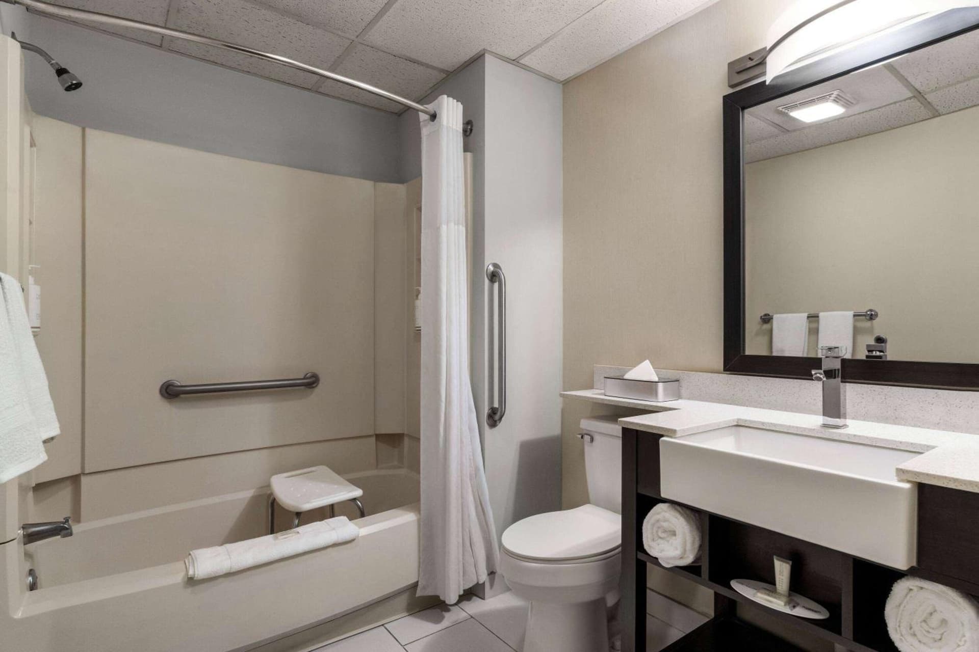 Days Inn & Suites by Wyndham Lancaster Amish Country gallery photo in Lancaster, PA — image 61