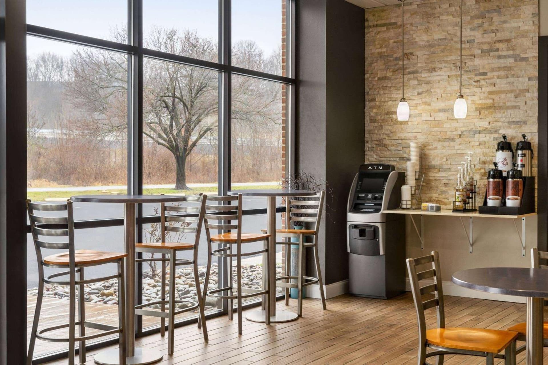 Days Inn & Suites by Wyndham Lancaster Amish Country gallery photo in Lancaster, PA — image 12